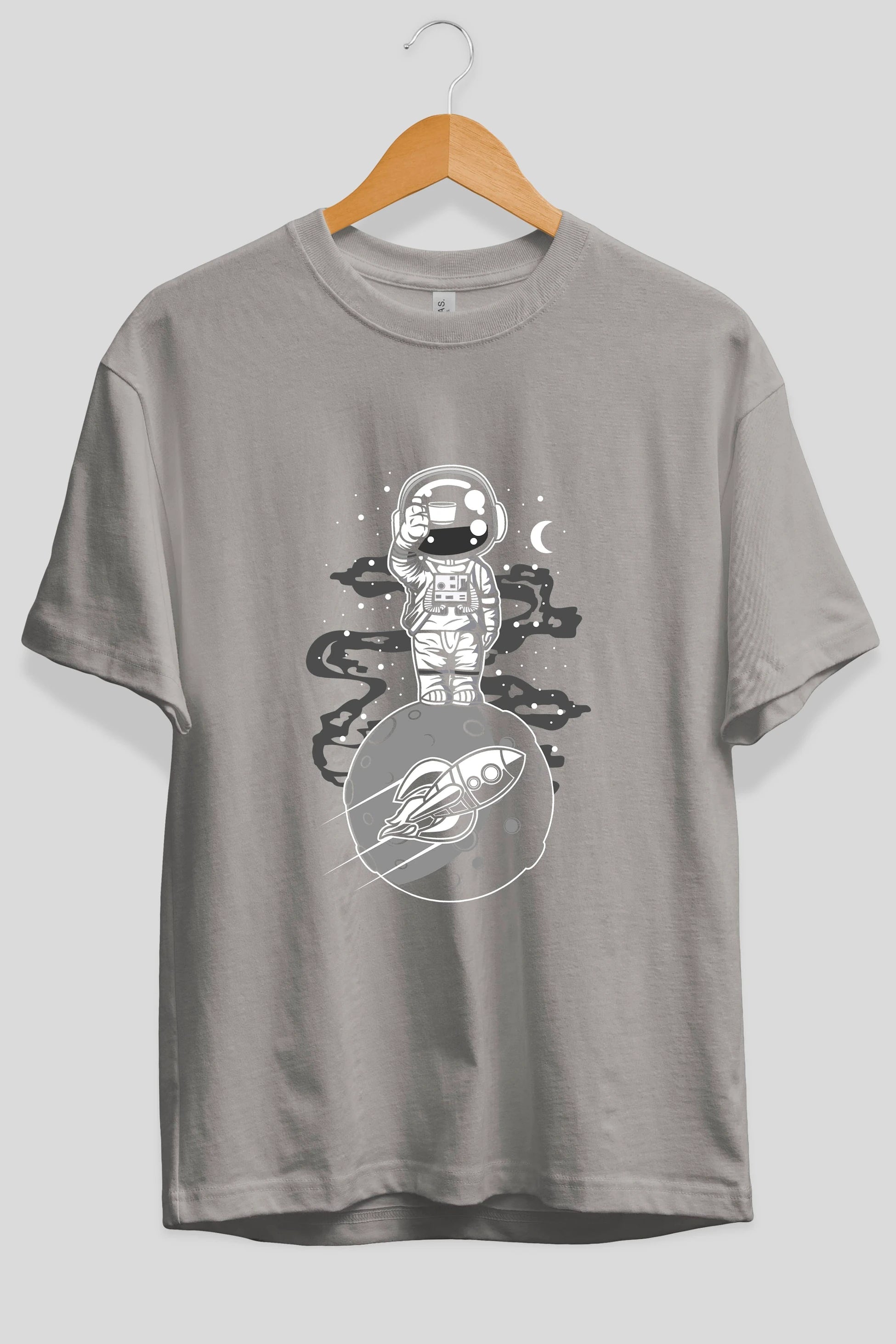 Astronaut Standing On The Moon Ön Baskılı Oversize t-shirt Erkek Kadın Unisex