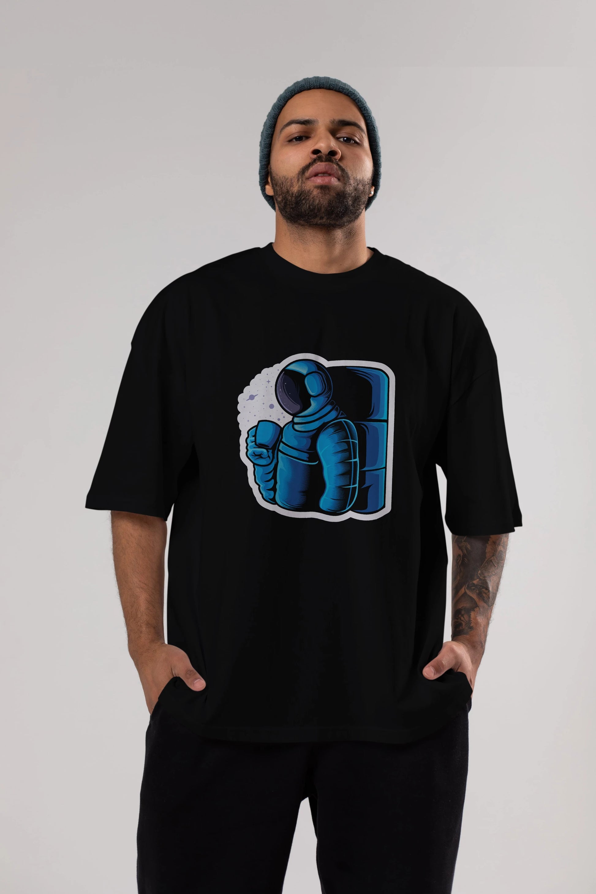 Drinking coffee in space sticker Ön Baskılı Oversize t-shirt Erkek Kadın Unisex