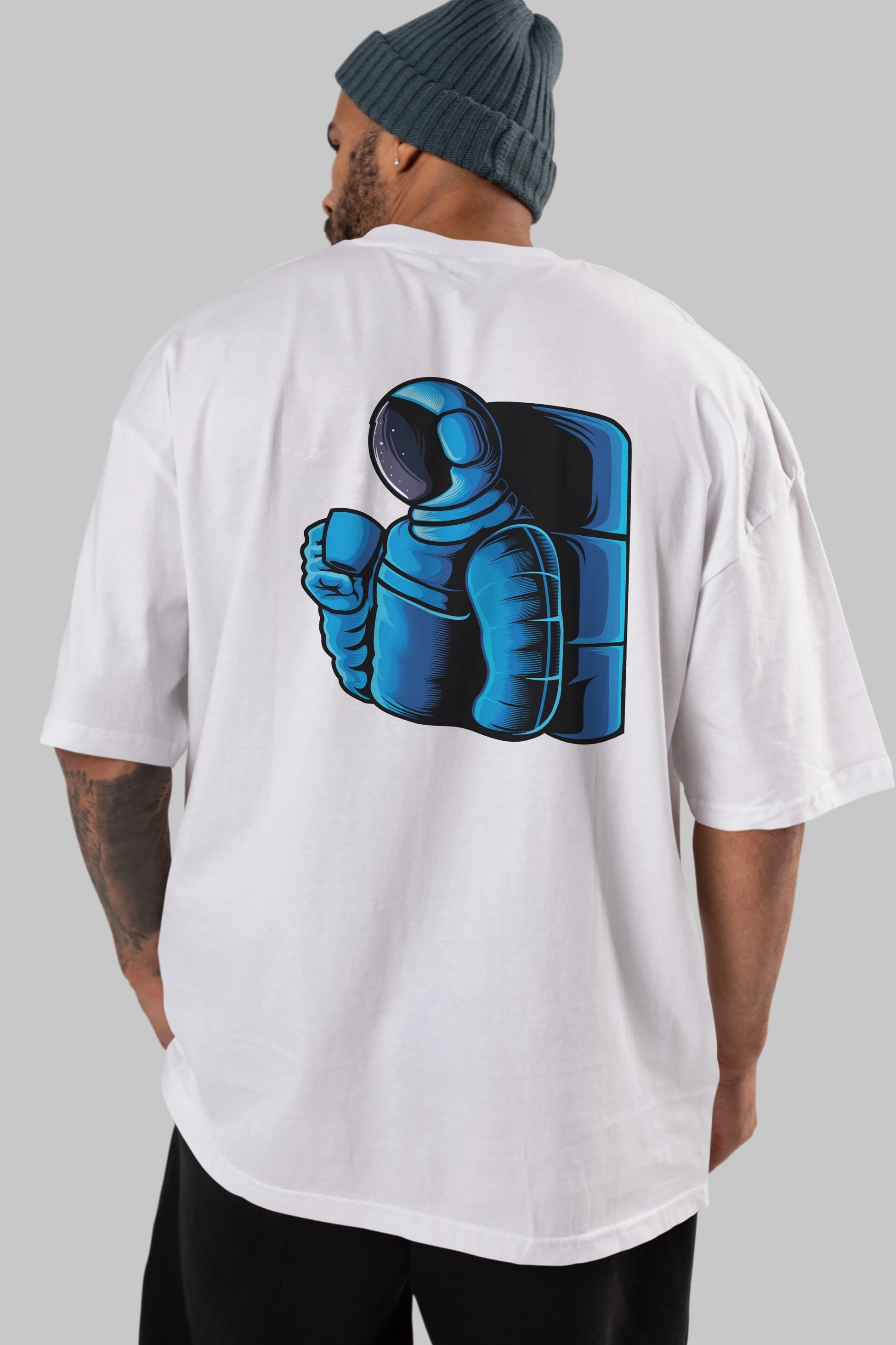 Drinking coffee in space Arka Baskılı Oversize t-shirt Erkek Kadın Unisex