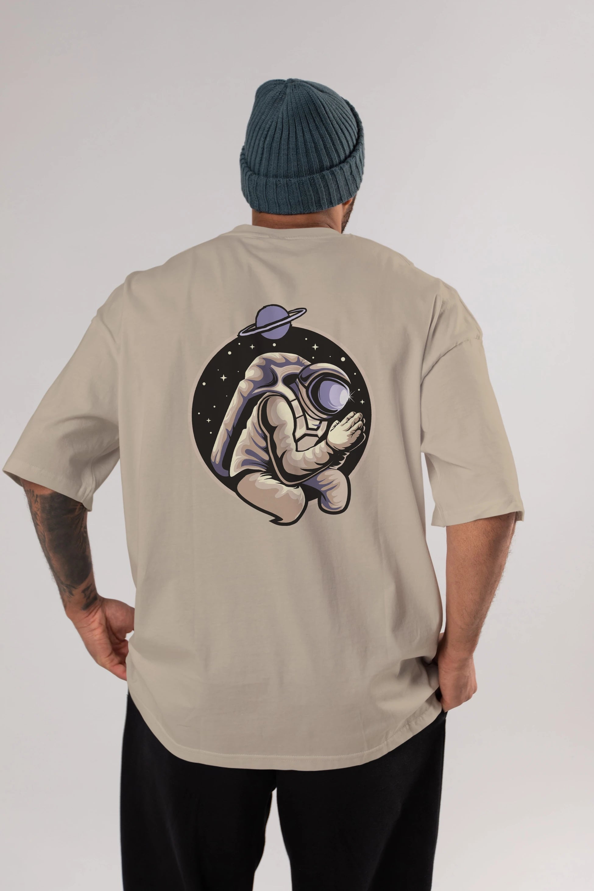 Astronaut Praying Arka Baskılı Oversize t-shirt Erkek Kadın Unisex