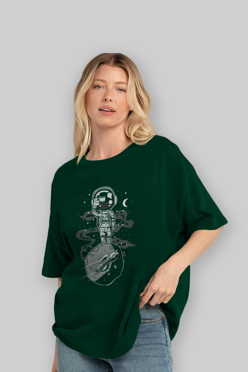Astronaut Standing On The Moon Ön Baskılı Oversize t-shirt Erkek Kadın Unisex