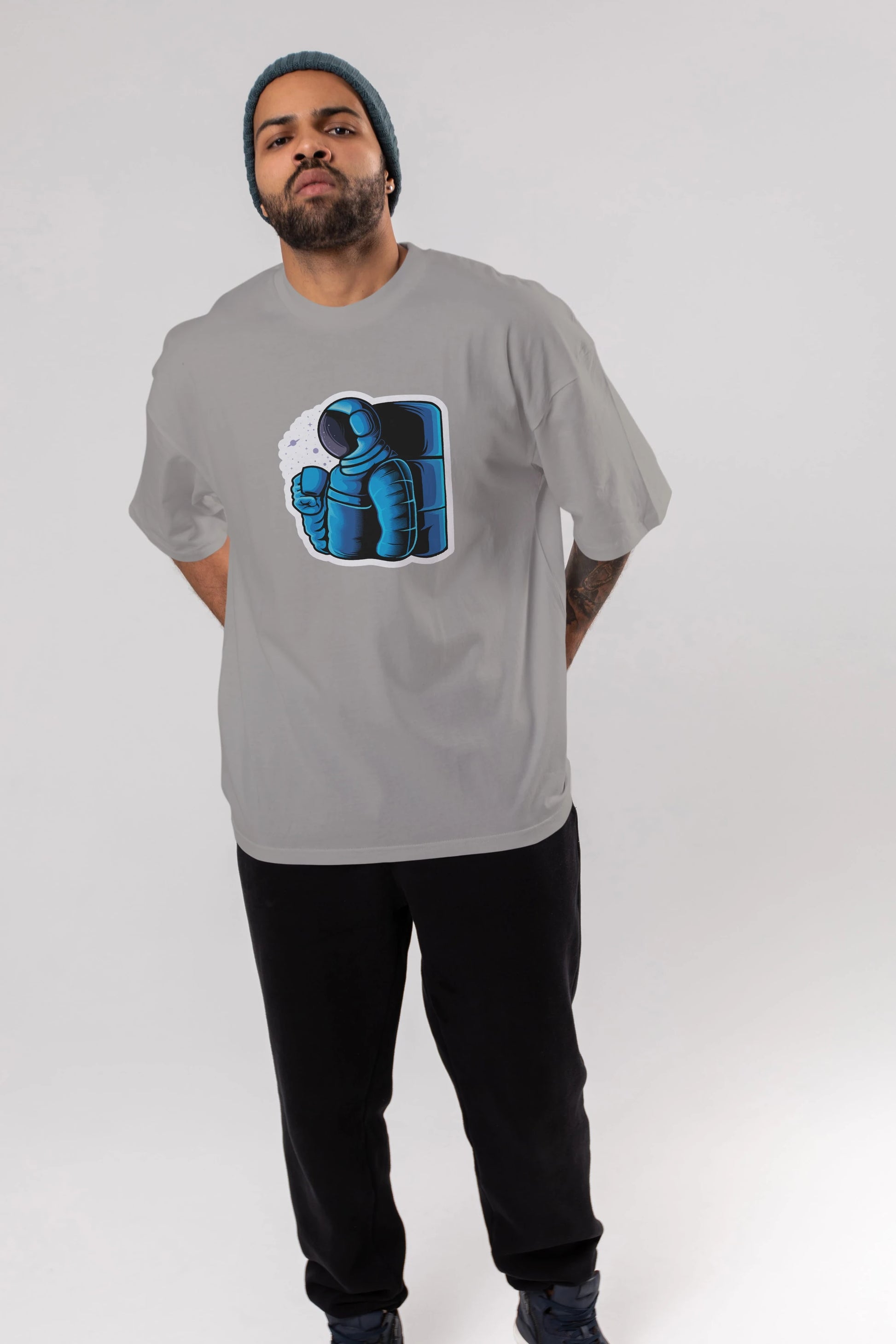 Drinking coffee in space sticker Ön Baskılı Oversize t-shirt Erkek Kadın Unisex
