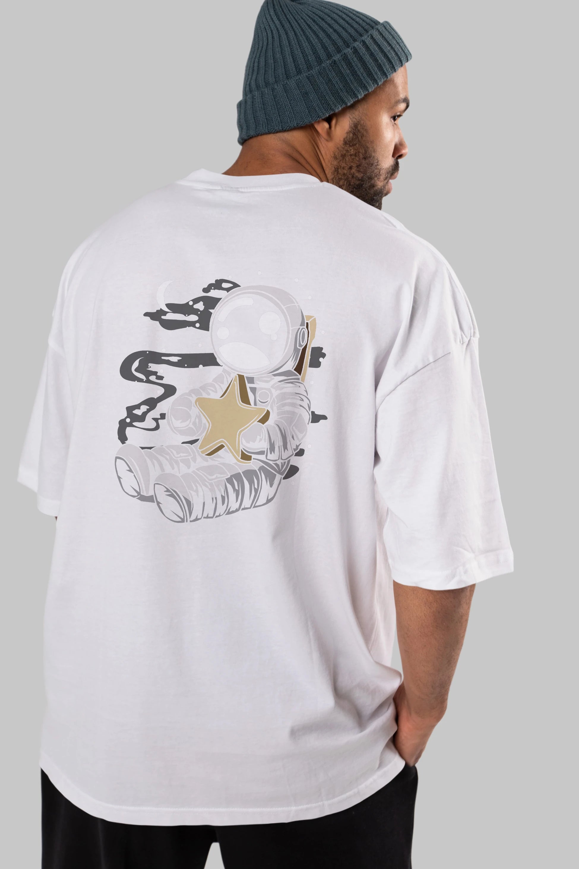 Astronaut Holding The Star Arka Baskılı Oversize t-shirt Erkek Kadın Unisex