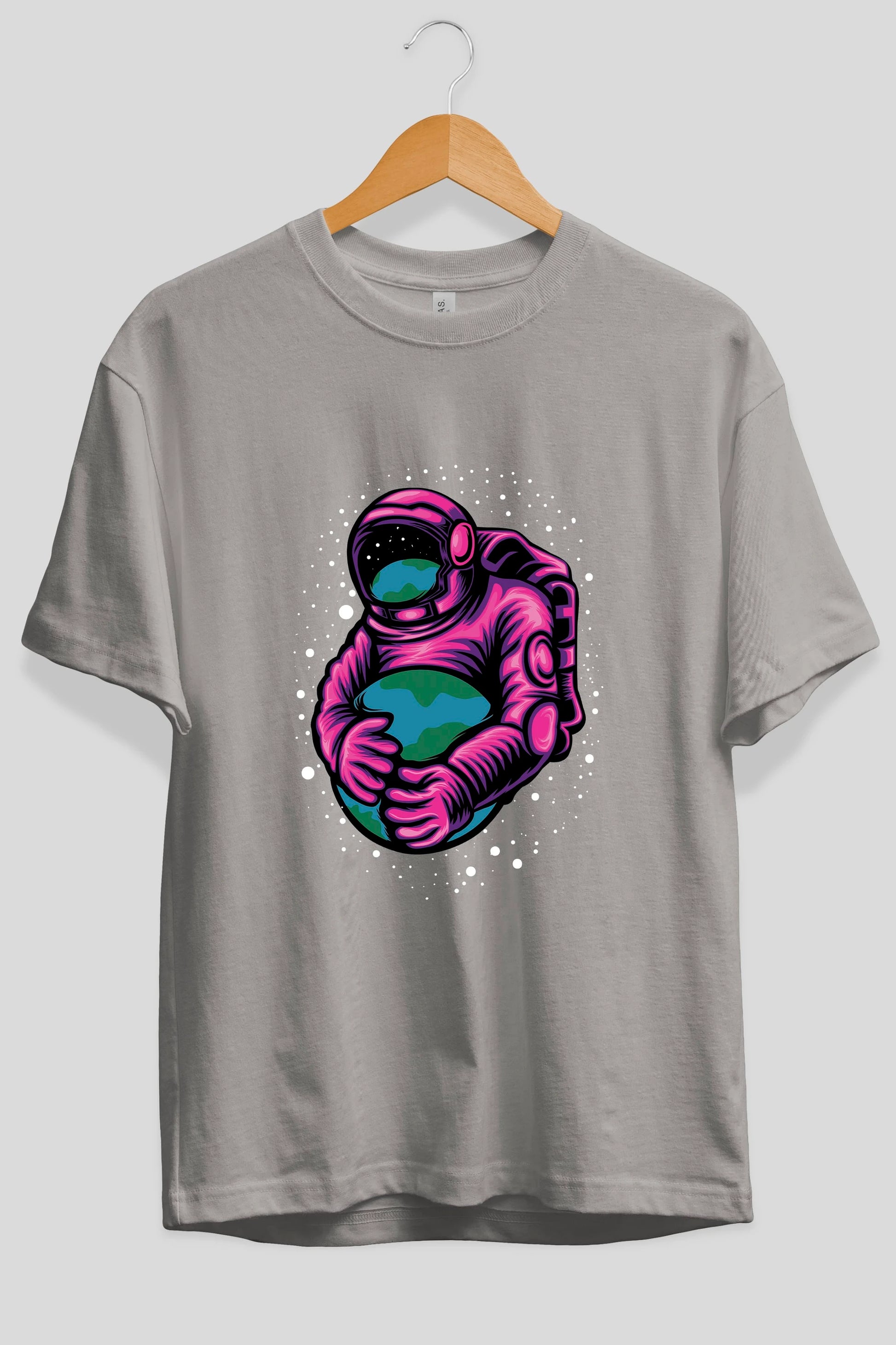 Astronaut Holding Up The Earth Ön Baskılı Oversize t-shirt Erkek Kadın Unisex