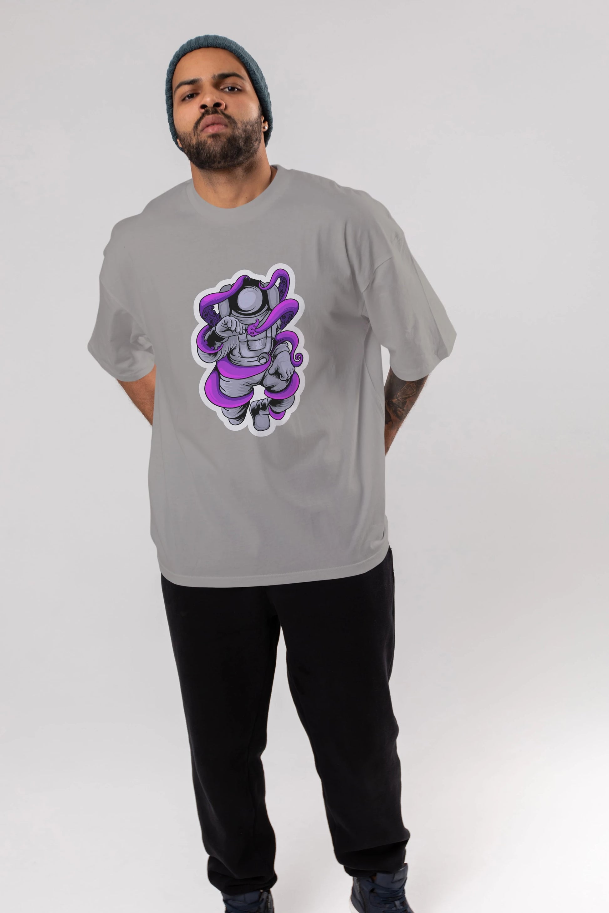 Astronaut fighting octopus sticker Ön Baskılı Oversize t-shirt Erkek Kadın Unisex