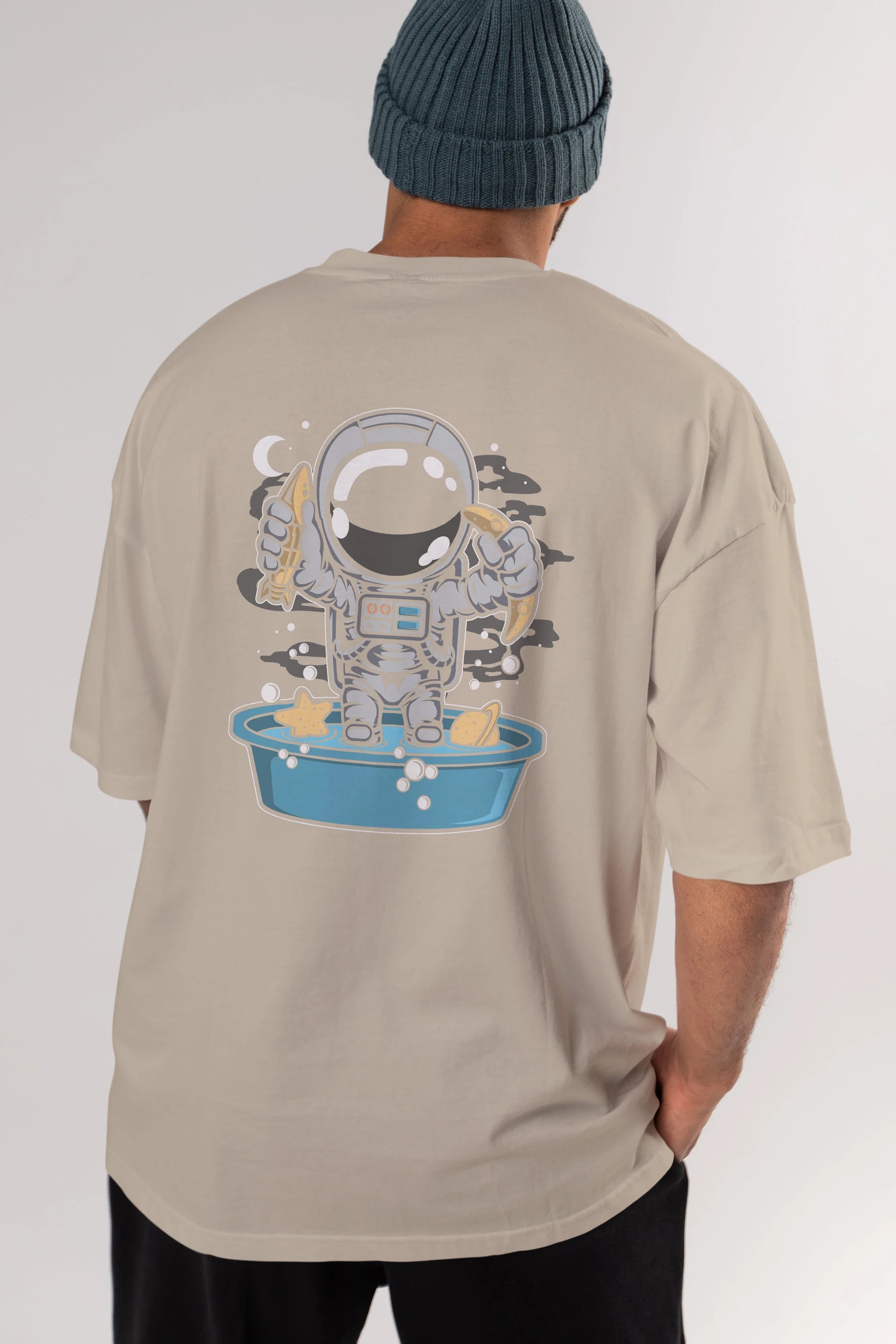 Astronaut Bath Tub Arka Baskılı Oversize t-shirt Erkek Kadın Unisex