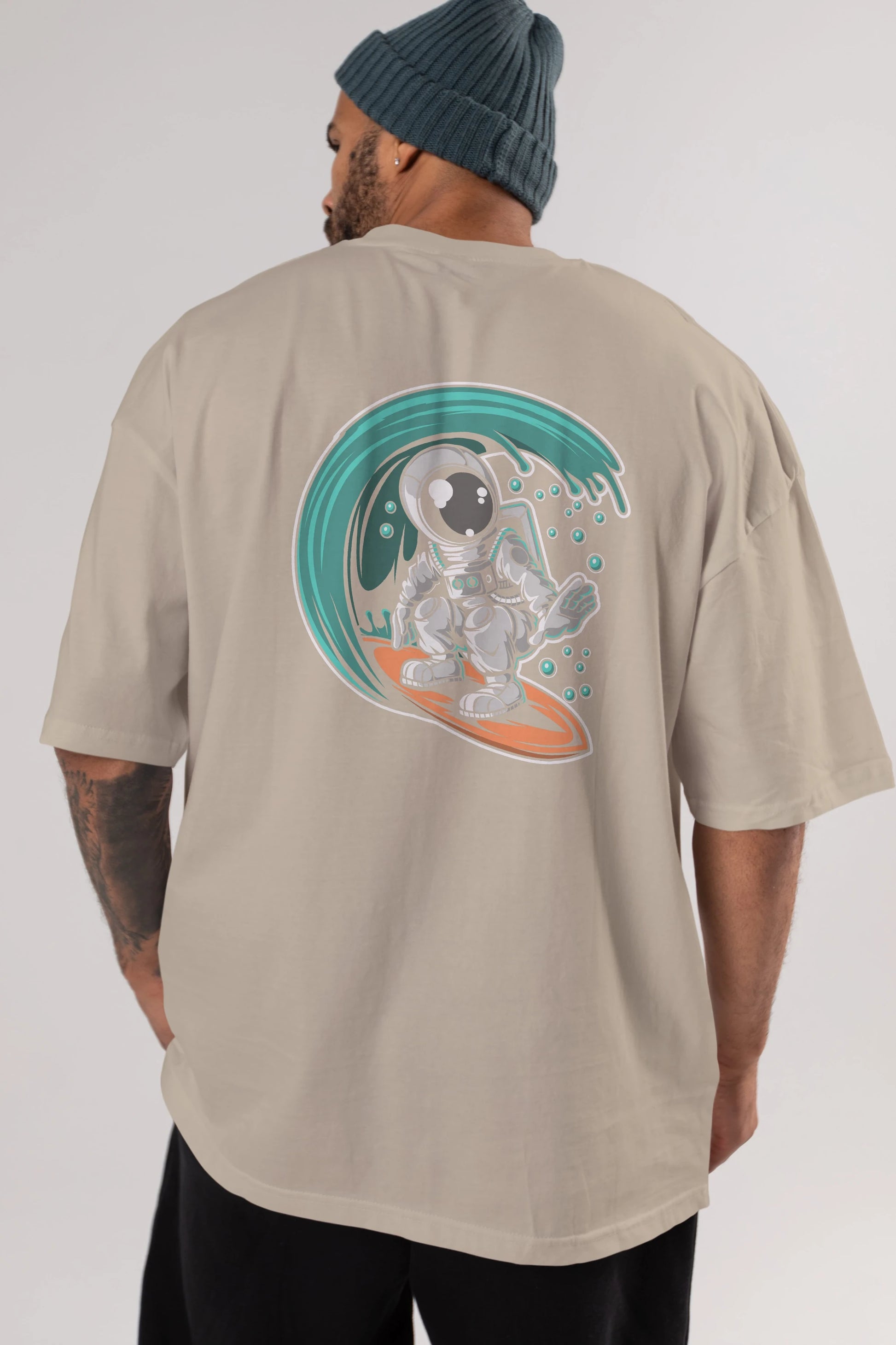 Astronaut Surfing Arka Baskılı Oversize t-shirt Erkek Kadın Unisex