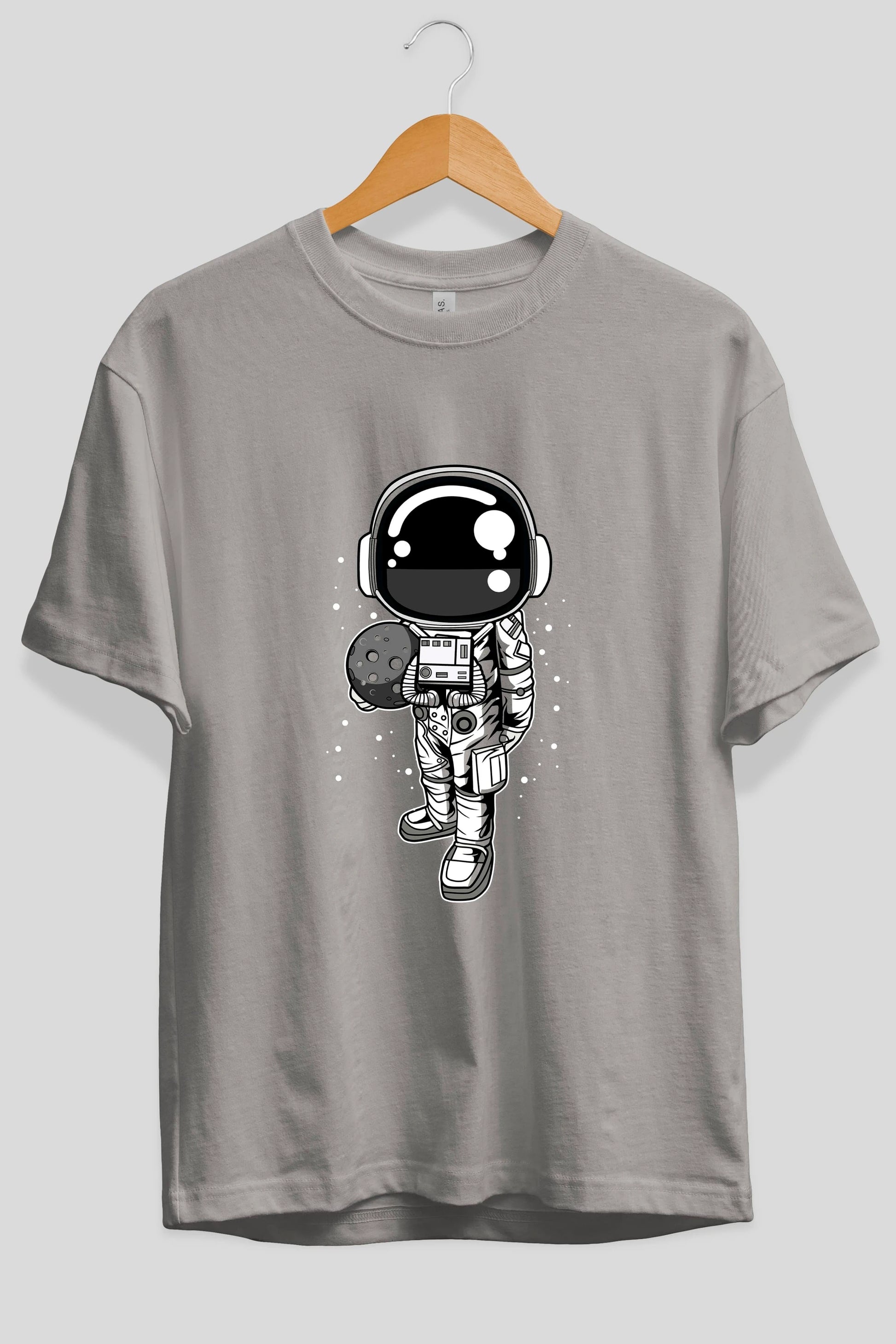 Astronaut Holding The Moon Ön Baskılı Oversize t-shirt Erkek Kadın Unisex