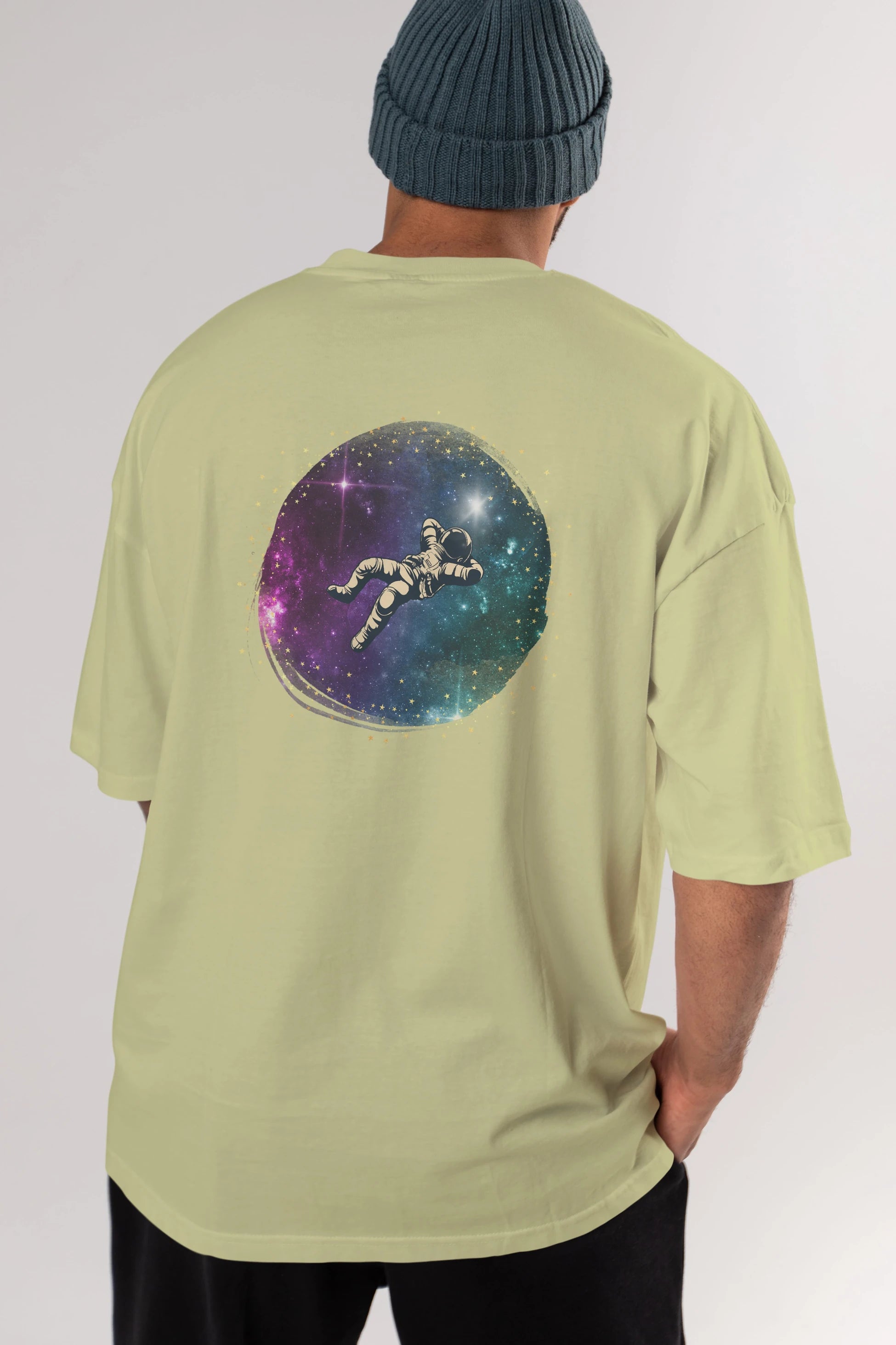 Astronaut in the Galaxy Arka Baskılı Oversize t-shirt Erkek Kadın Unisex