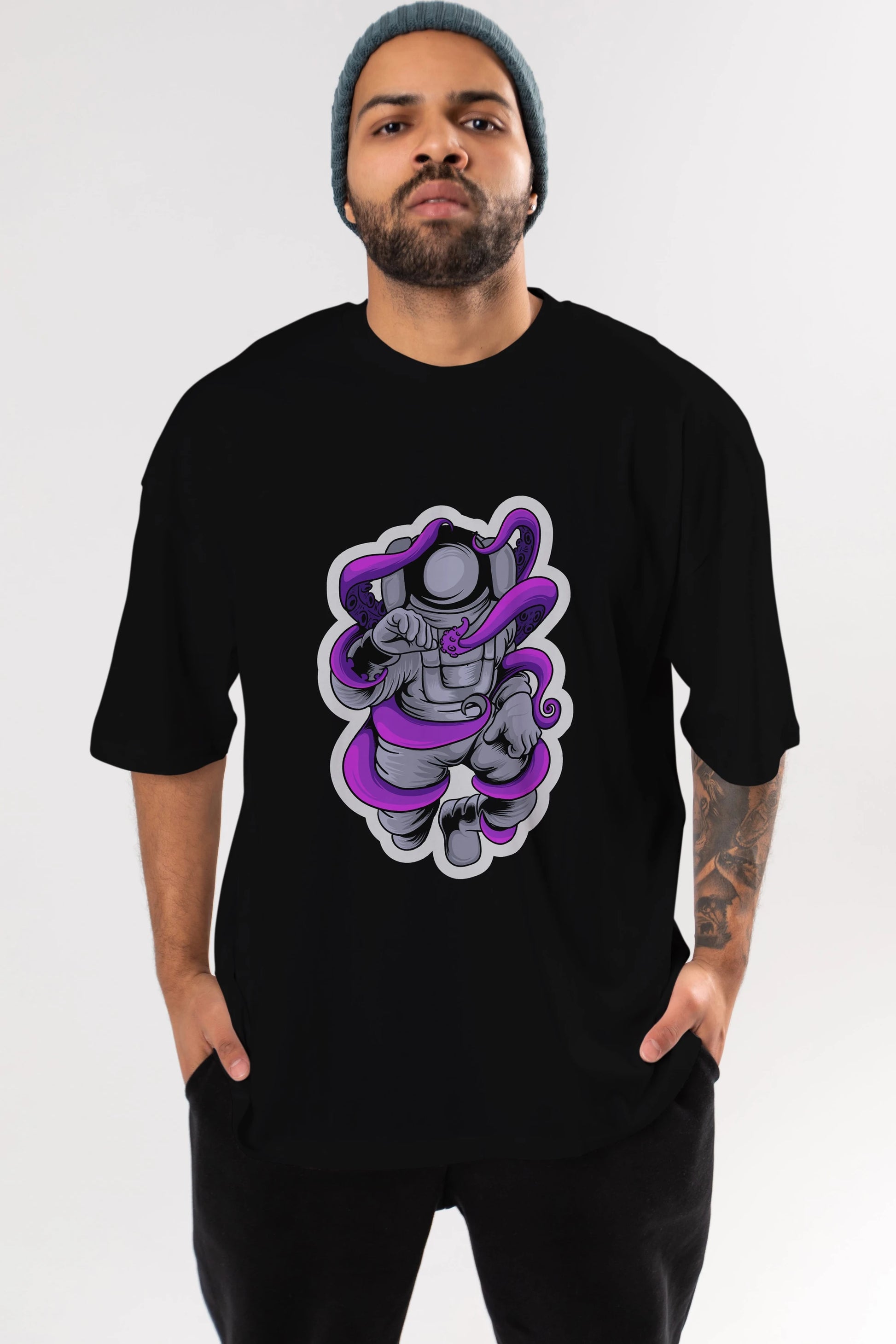 Astronaut fighting octopus sticker Ön Baskılı Oversize t-shirt Erkek Kadın Unisex