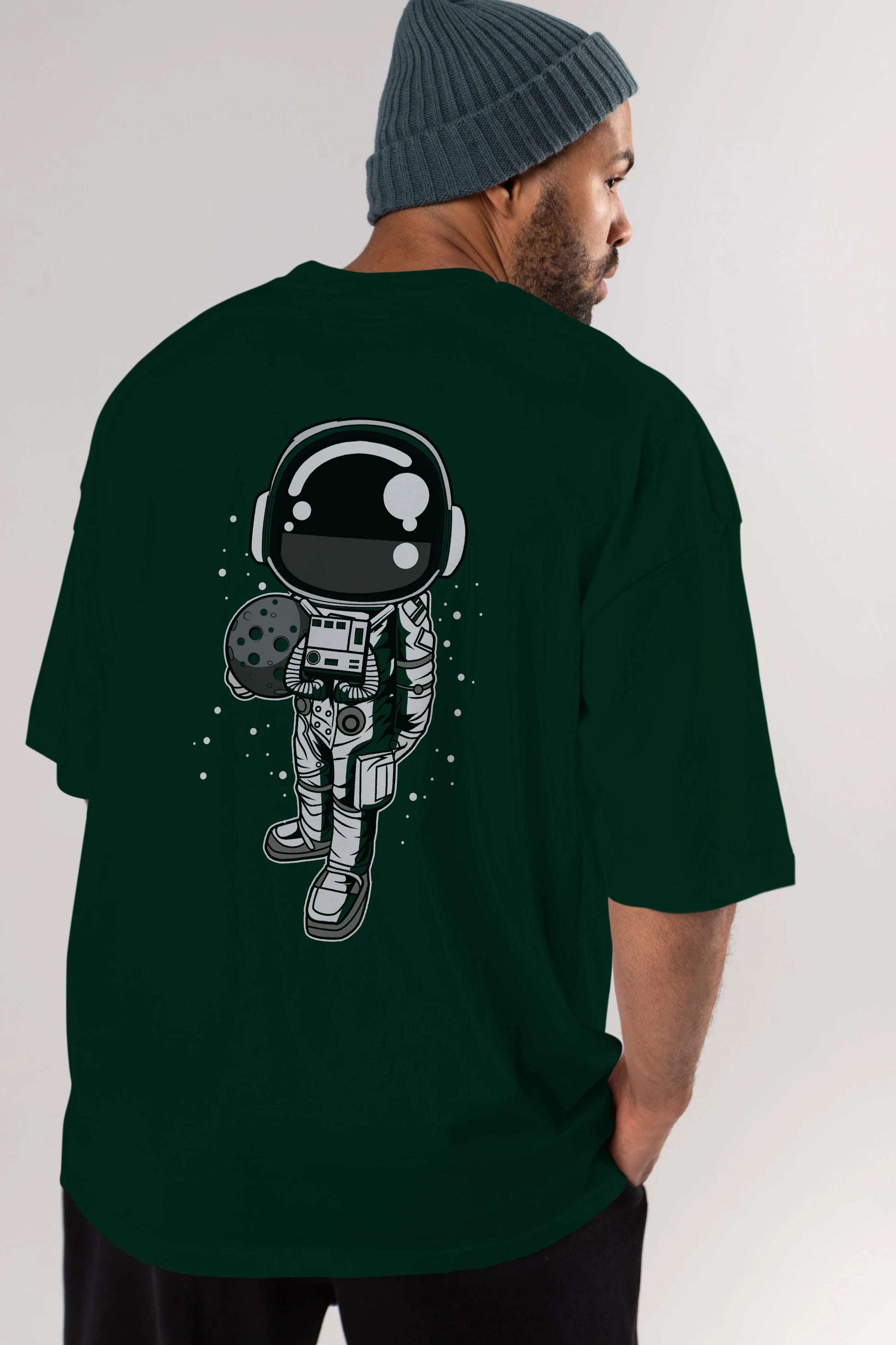 Astronaut Holding The Moon Arka Baskılı Oversize t-shirt Erkek Kadın Unisex
