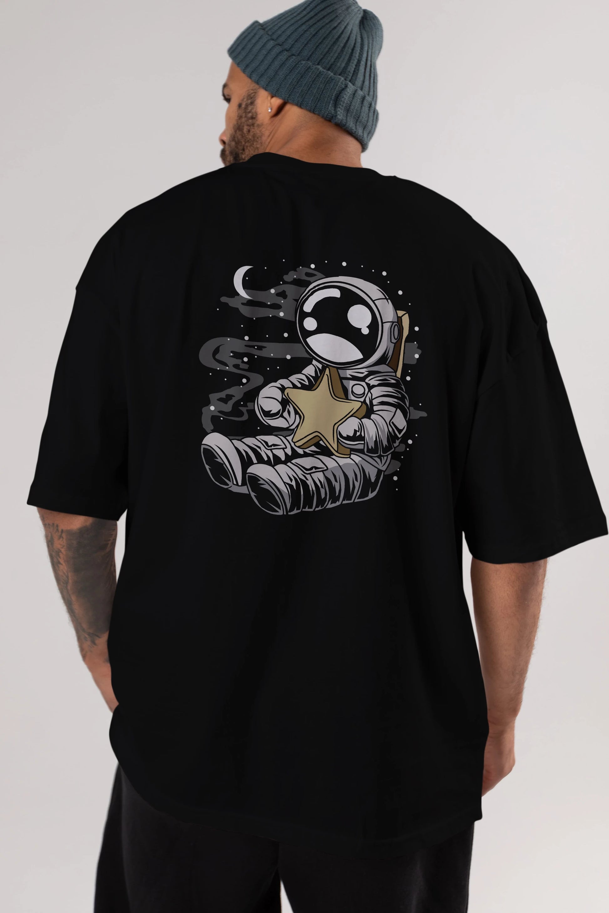 Astronaut Holding The Star Arka Baskılı Oversize t-shirt Erkek Kadın Unisex