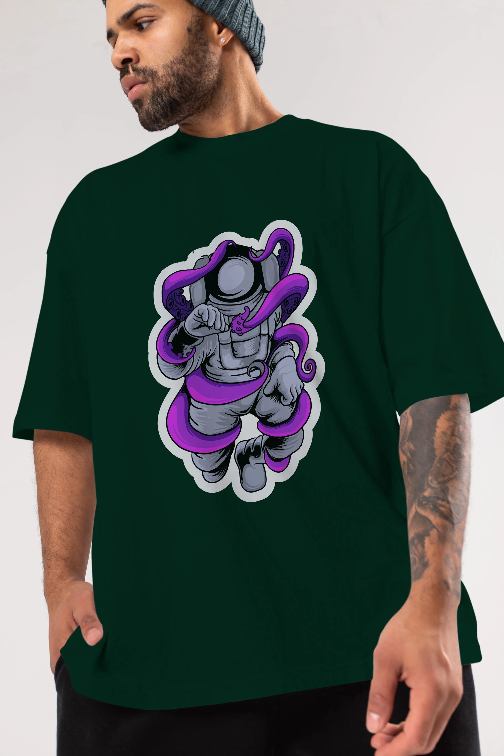 Astronaut fighting octopus sticker Ön Baskılı Oversize t-shirt Erkek Kadın Unisex