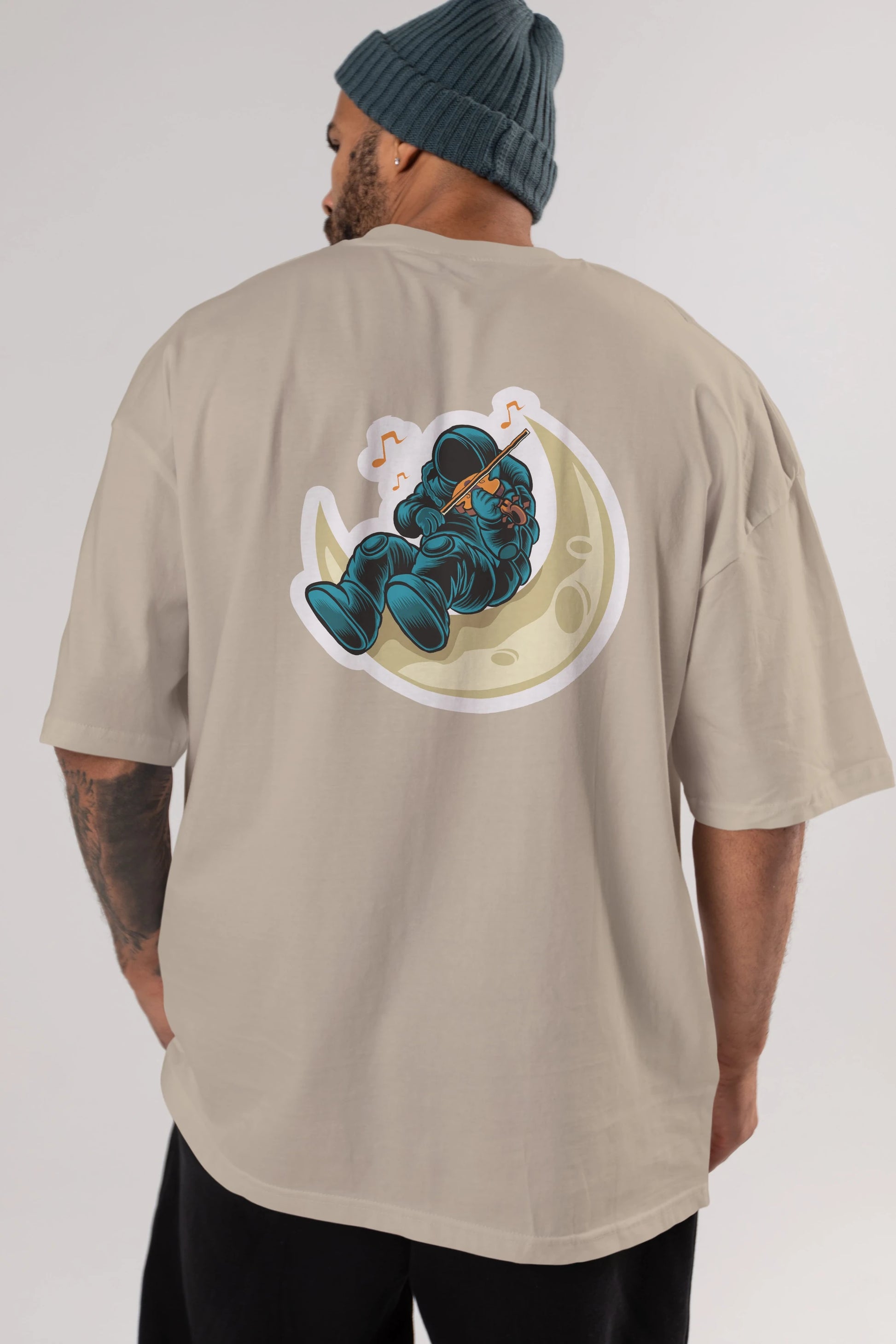 Playing Vionist in Space Sticker Arka Baskılı Oversize t-shirt Erkek Kadın Unisex