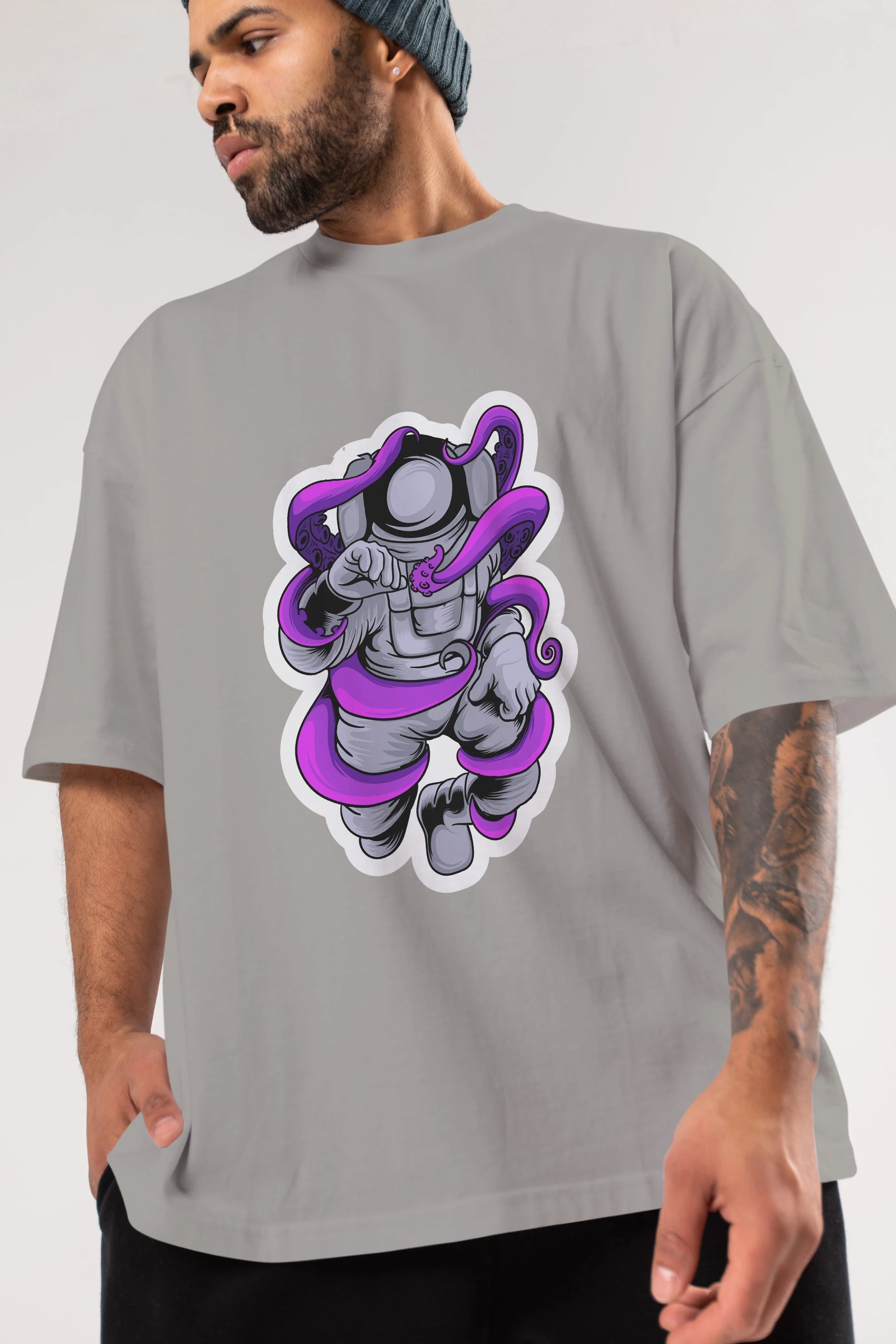Astronaut fighting octopus sticker Ön Baskılı Oversize t-shirt Erkek Kadın Unisex