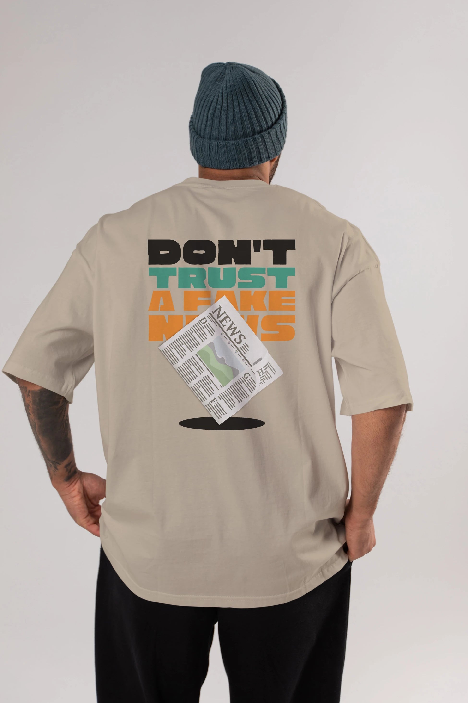 Dont Trust a Fake News Yazılı Arka Baskılı Oversize t-shirt Erkek Kadın Unisex