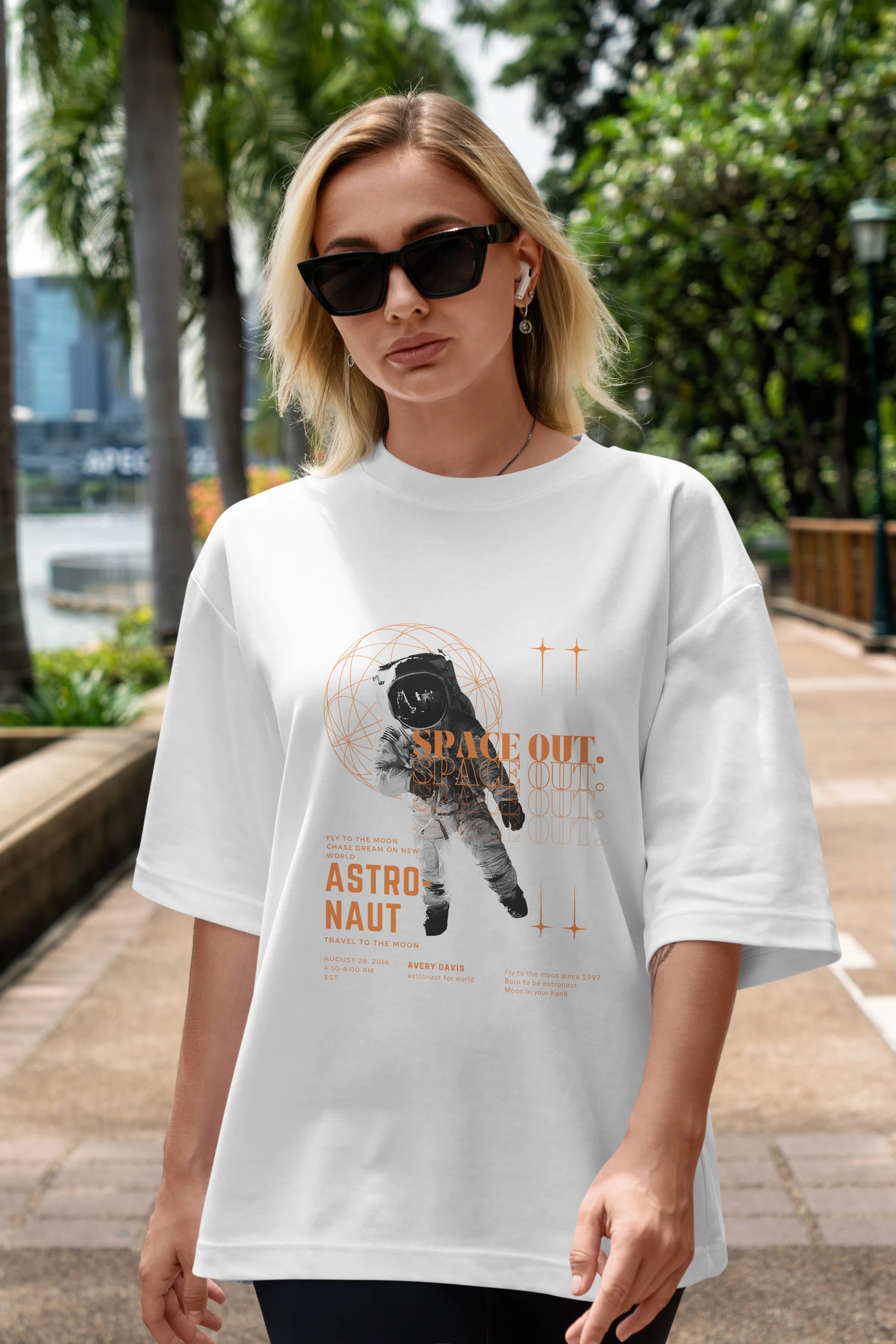 Astronaut Space Out Yazılı Ön Baskılı Oversize t-shirt Erkek Kadın Unisex