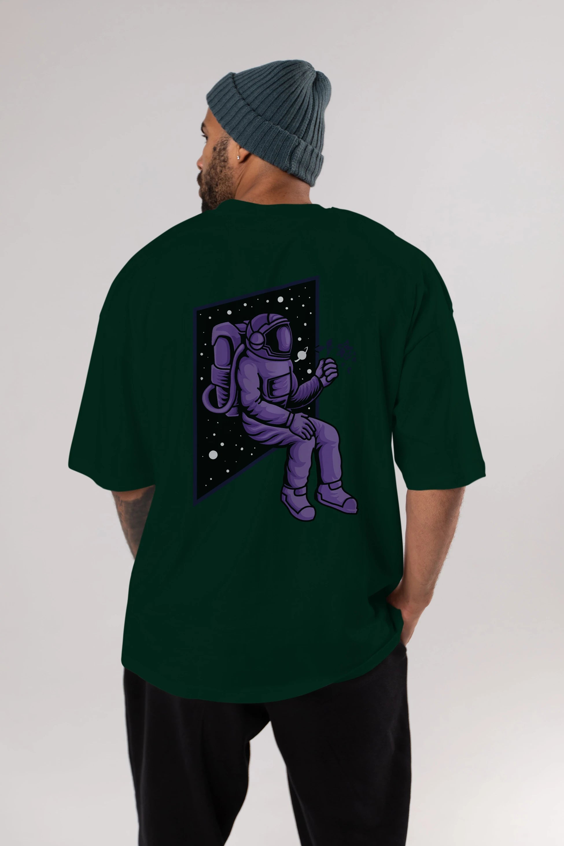 Astronaut holding black rose Arka Baskılı Oversize t-shirt Erkek Kadın Unisex