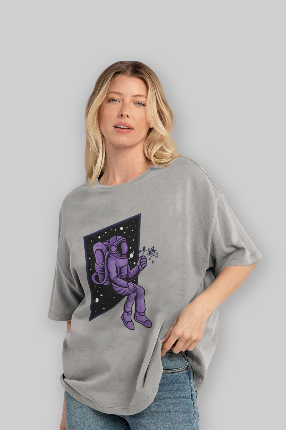 Astronaut holding black rose Ön Baskılı Oversize t-shirt Erkek Kadın Unisex