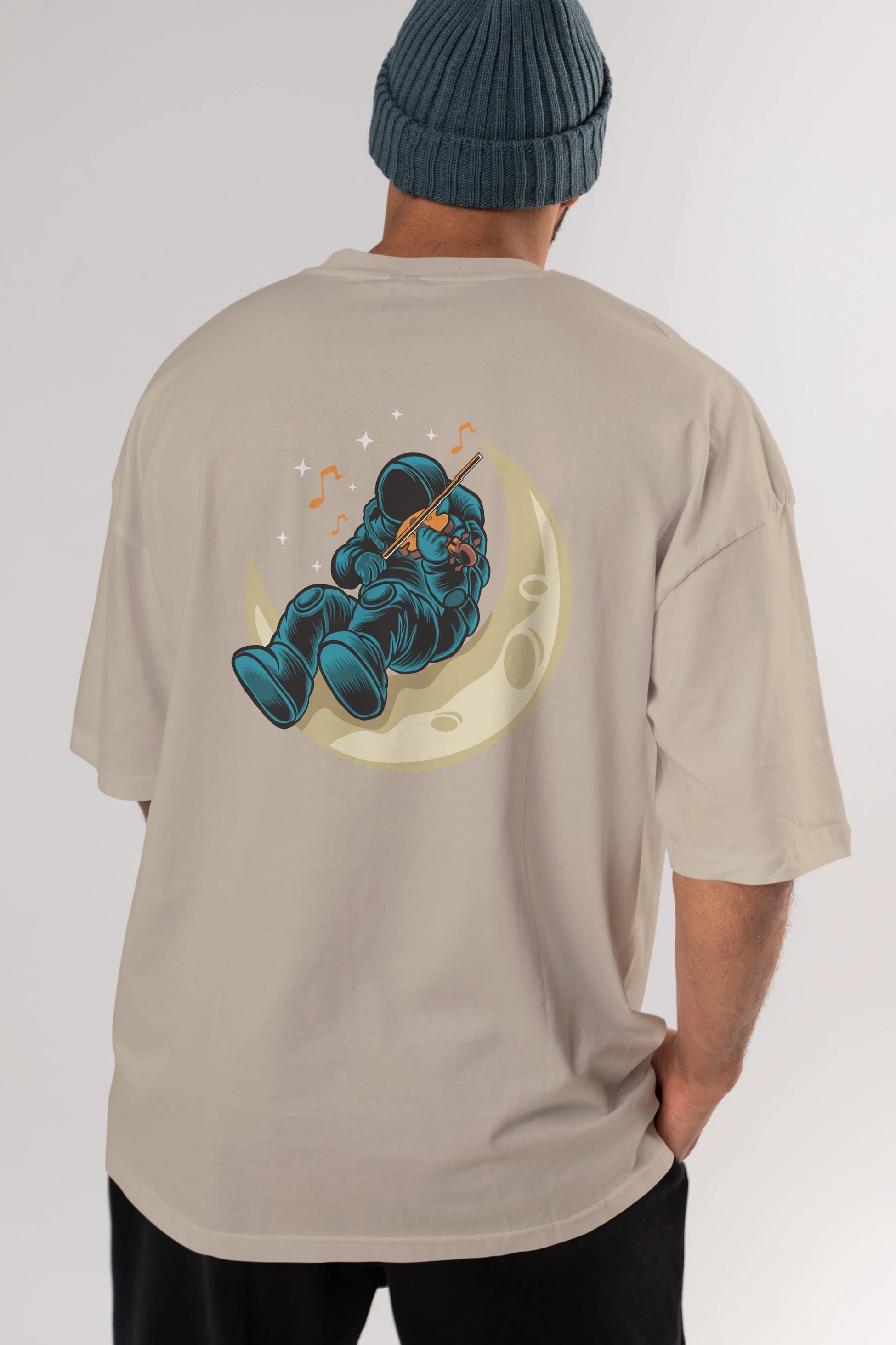 Playing Vionist in Space Arka Baskılı Oversize t-shirt Erkek Kadın Unisex