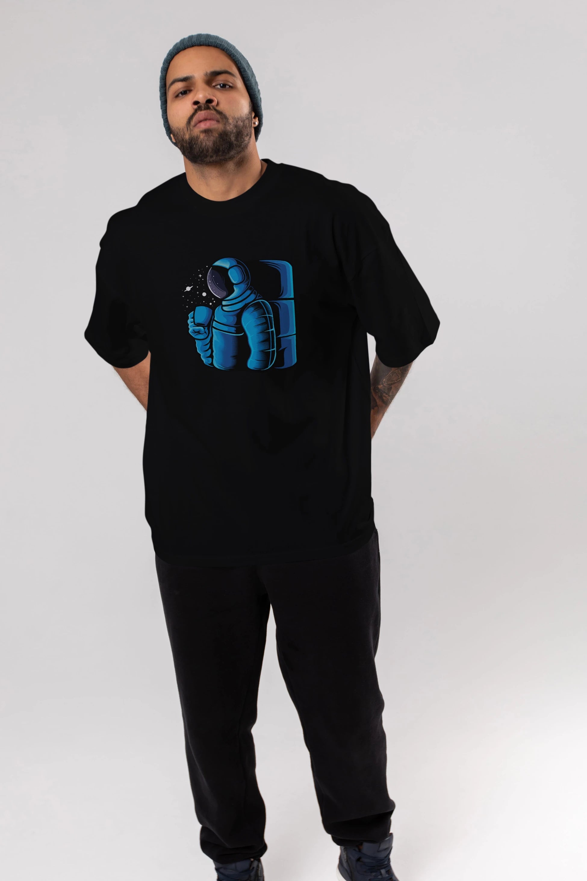Drinking coffee in space Ön Baskılı Oversize t-shirt Erkek Kadın Unisex