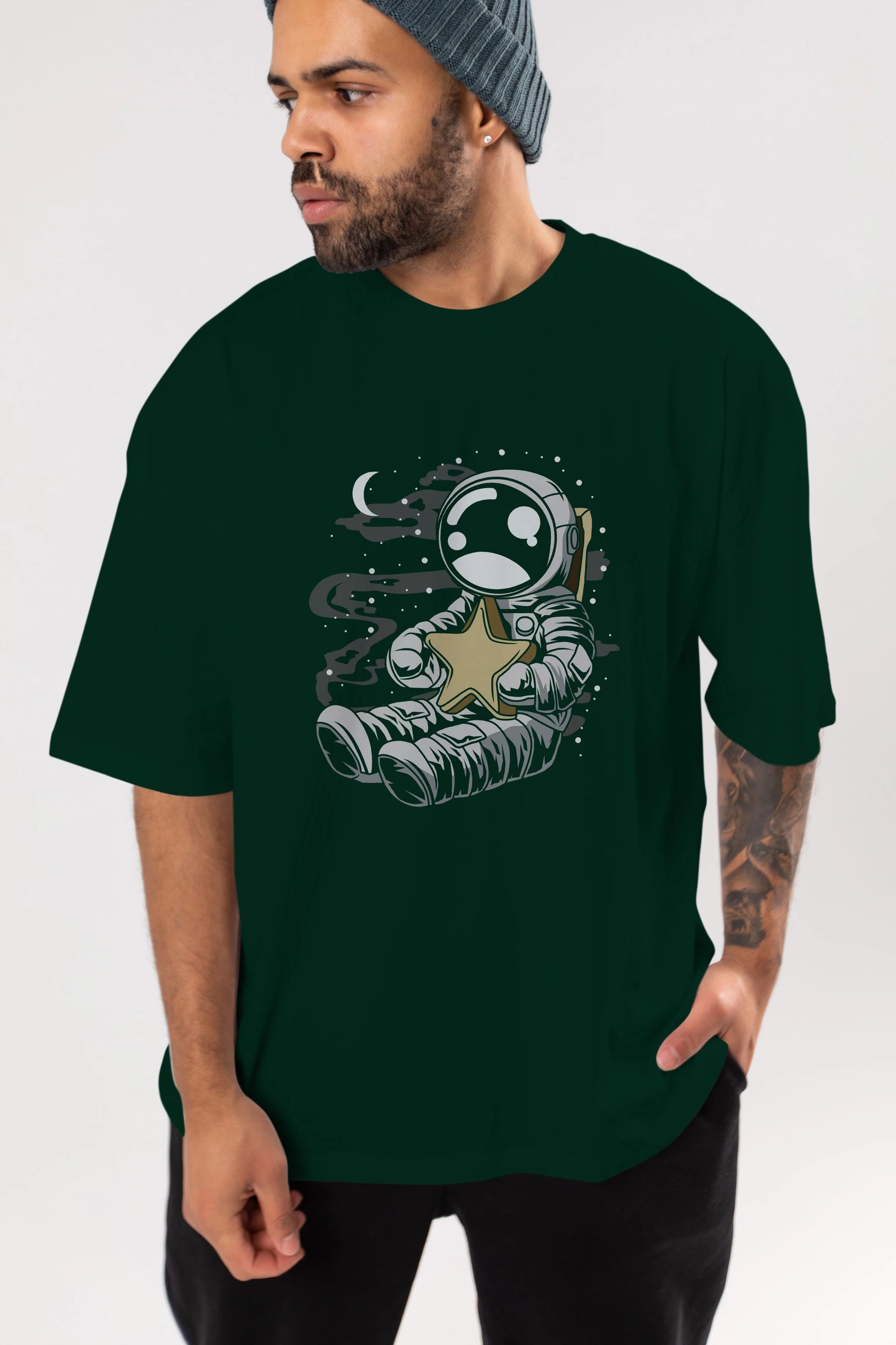 Astronaut Holding The Star Ön Baskılı Oversize t-shirt Erkek Kadın Unisex