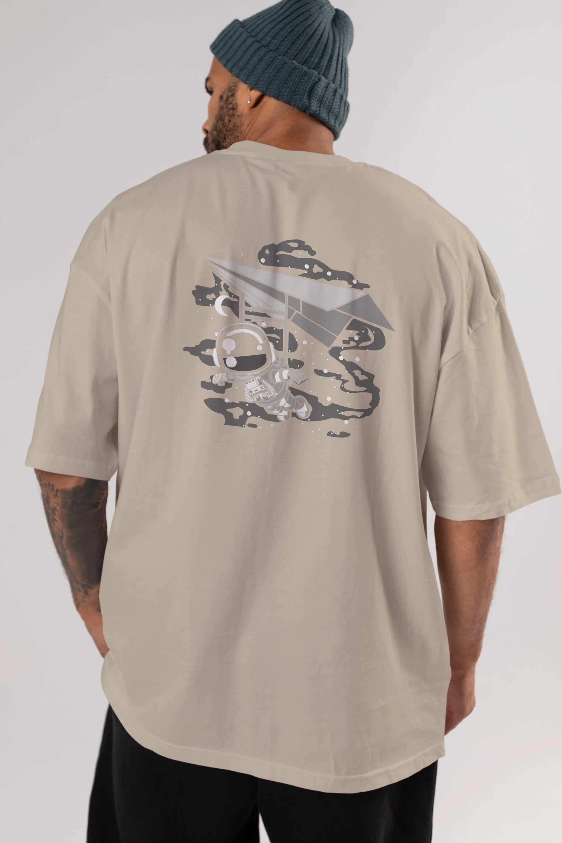 Astronaut Flying Arka Baskılı Oversize t-shirt Erkek Kadın Unisex