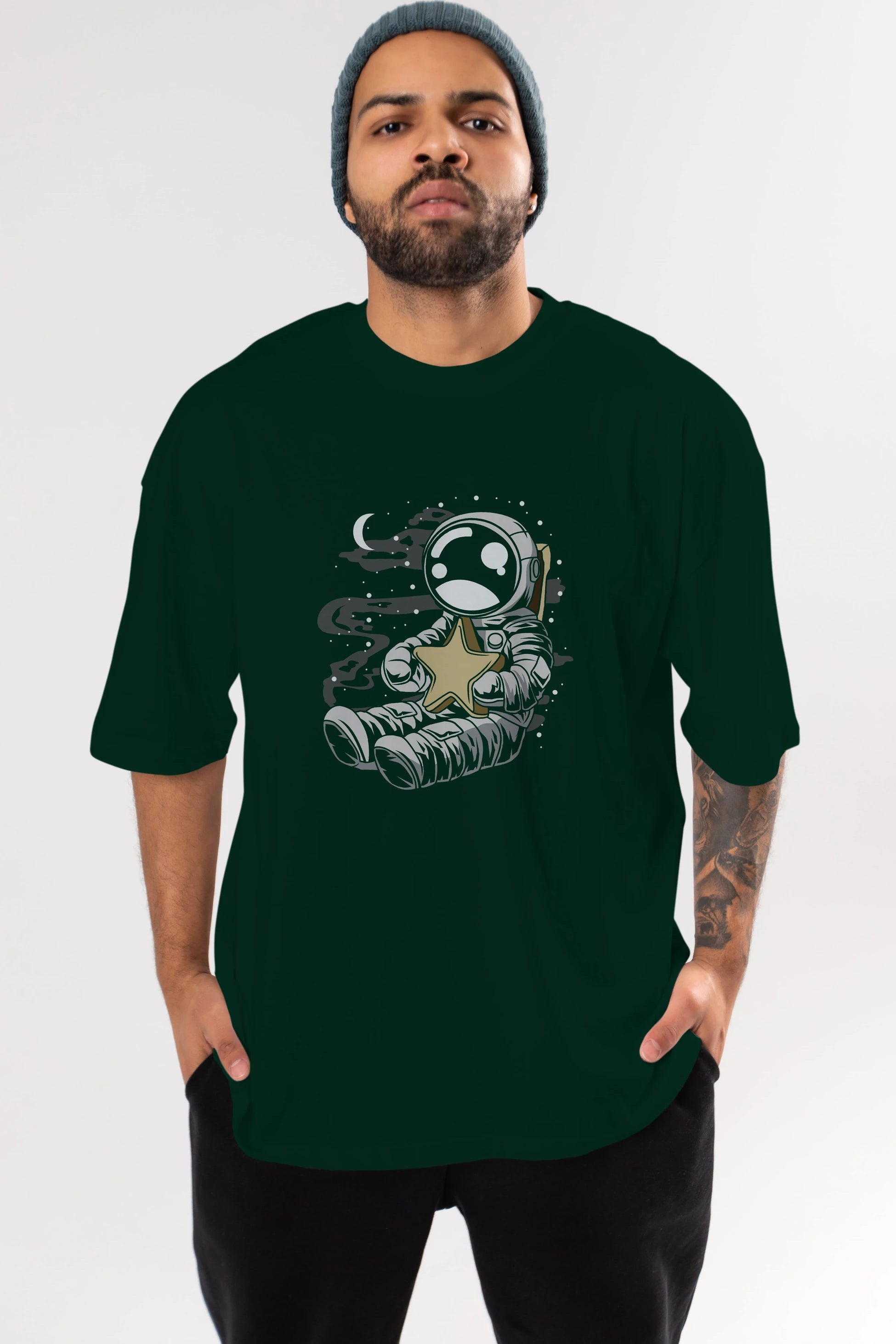 Astronaut Holding The Star Ön Baskılı Oversize t-shirt Erkek Kadın Unisex
