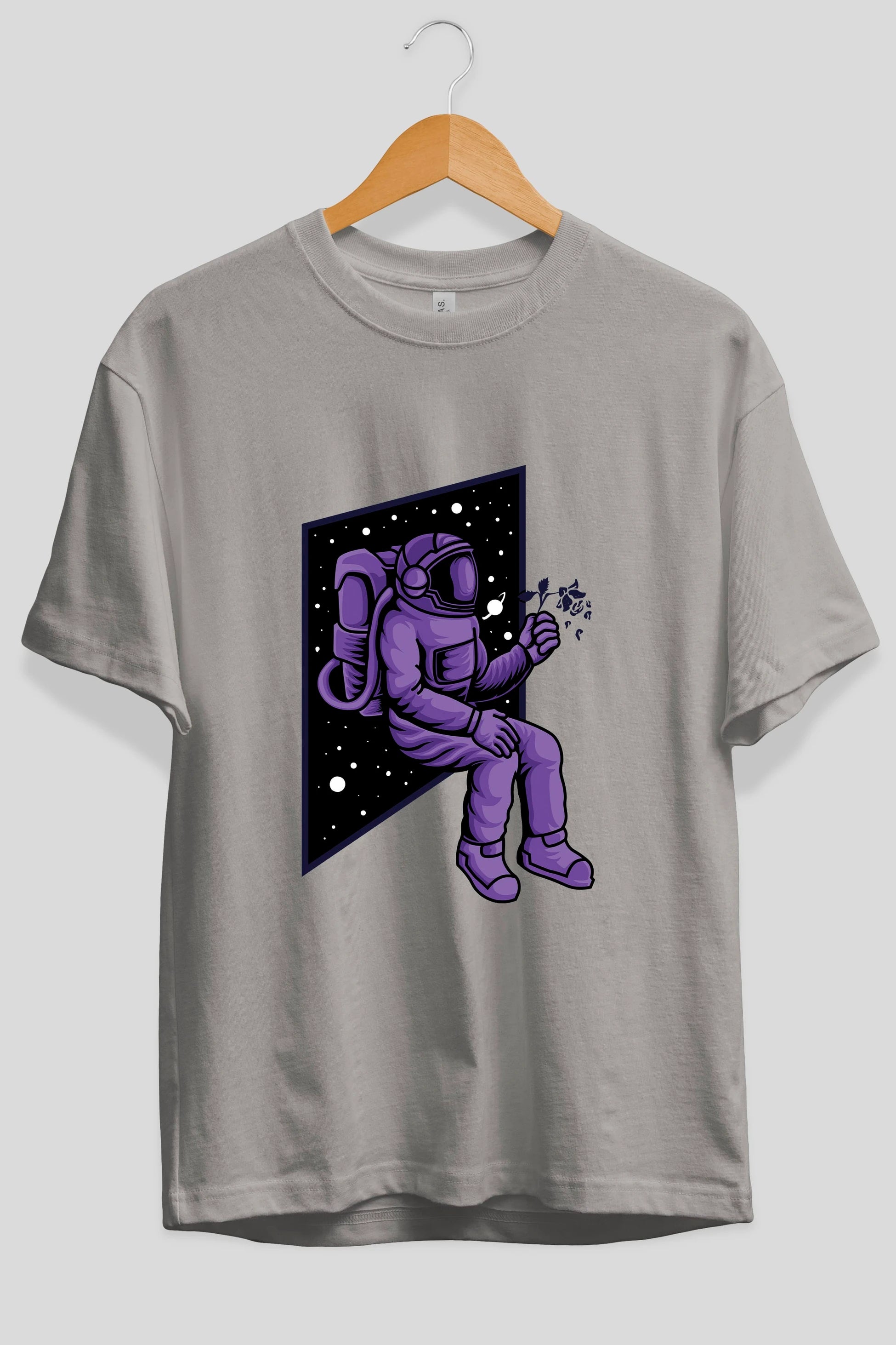 Astronaut holding black rose Ön Baskılı Oversize t-shirt Erkek Kadın Unisex