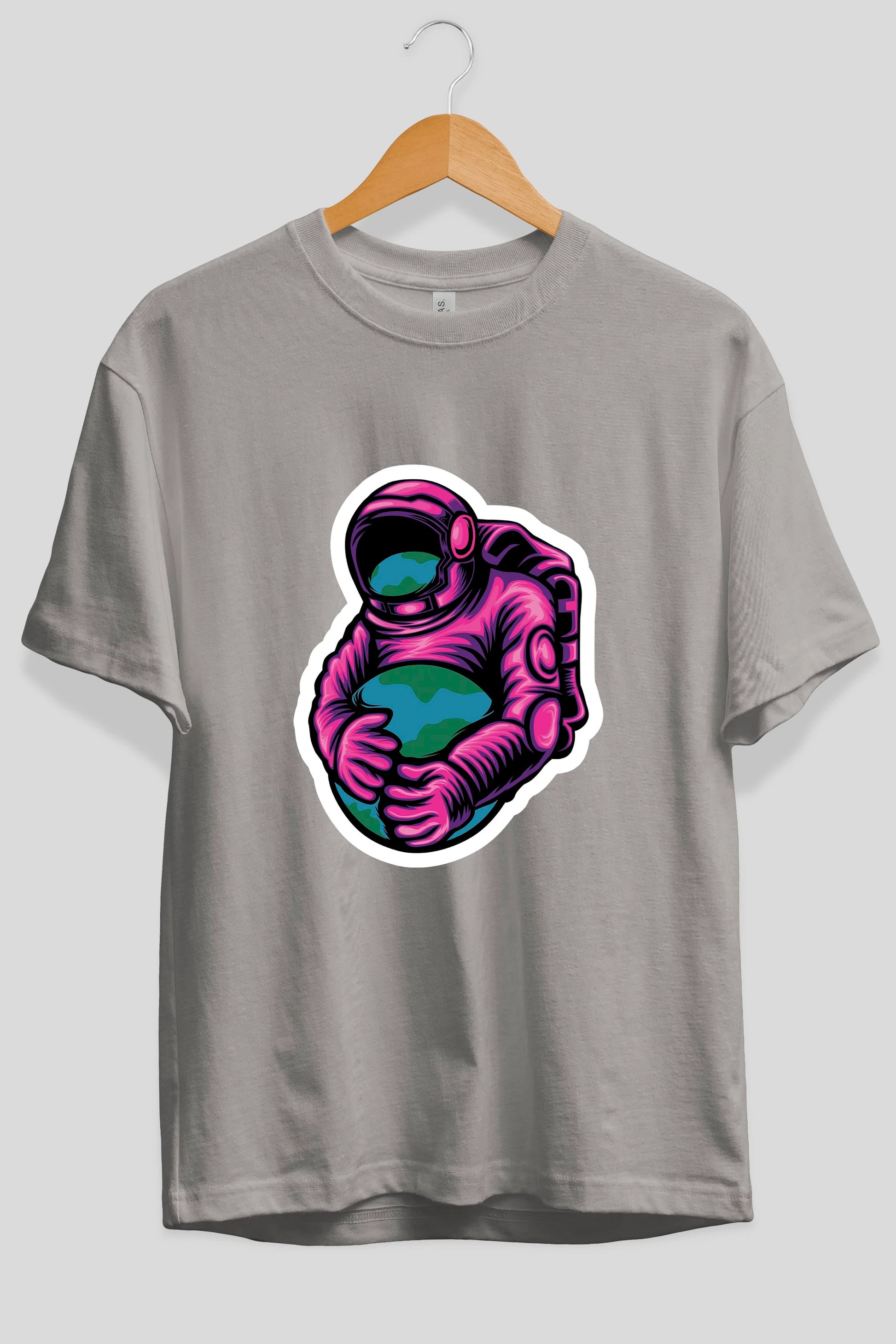 Astronaut Holding Up The Earth Sticker Ön Baskılı Oversize t-shirt Erkek Kadın Unisex