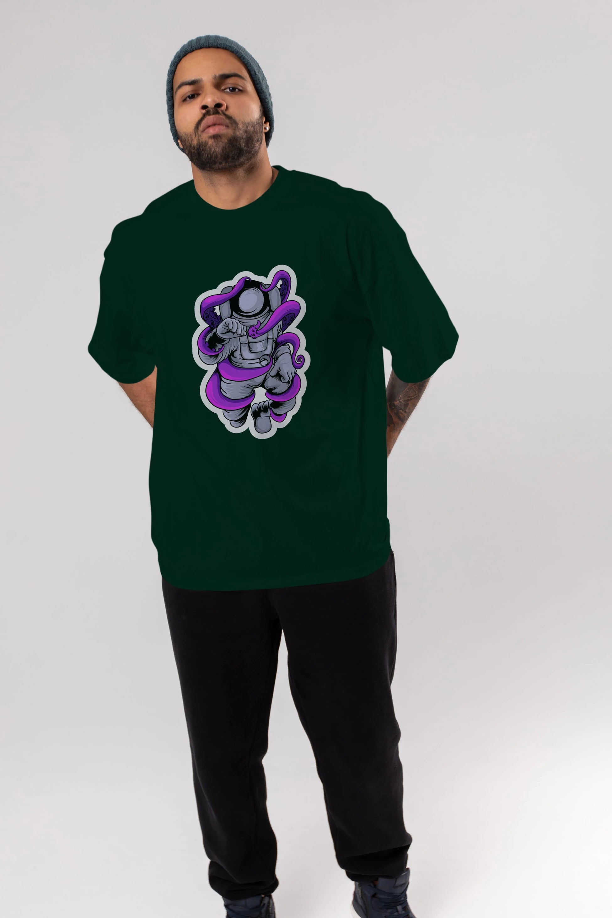 Astronaut fighting octopus sticker Ön Baskılı Oversize t-shirt Erkek Kadın Unisex