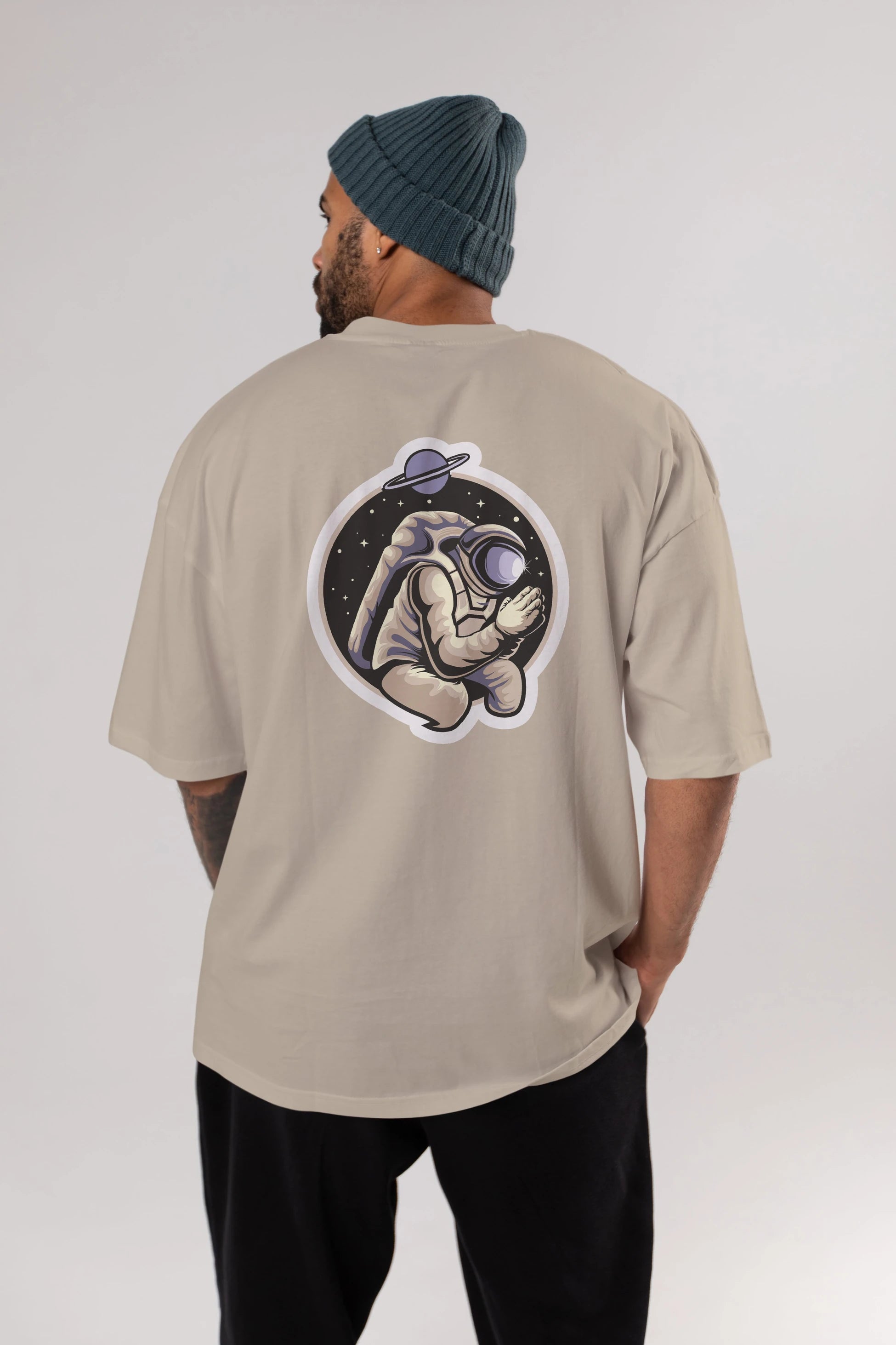 Astronaut Praying Sticker Arka Baskılı Oversize t-shirt Erkek Kadın Unisex