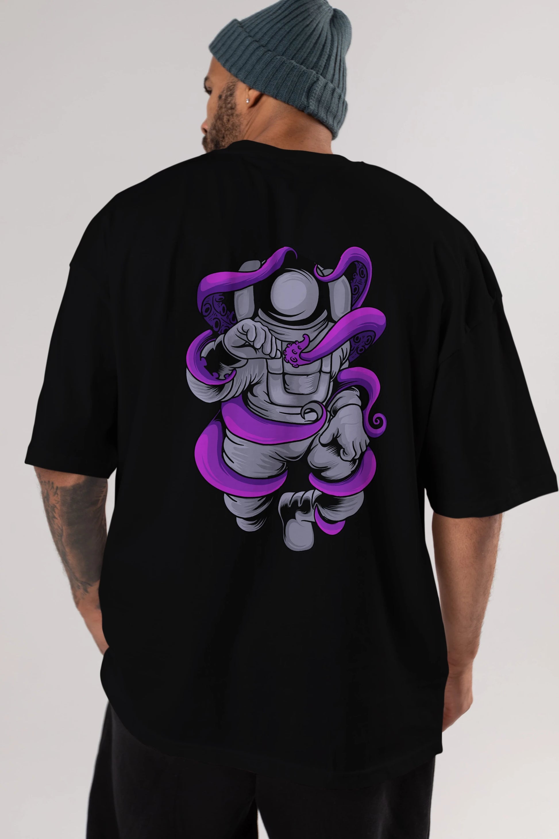 Astronaut fighting octopus Arka Baskılı Oversize t-shirt Erkek Kadın Unisex