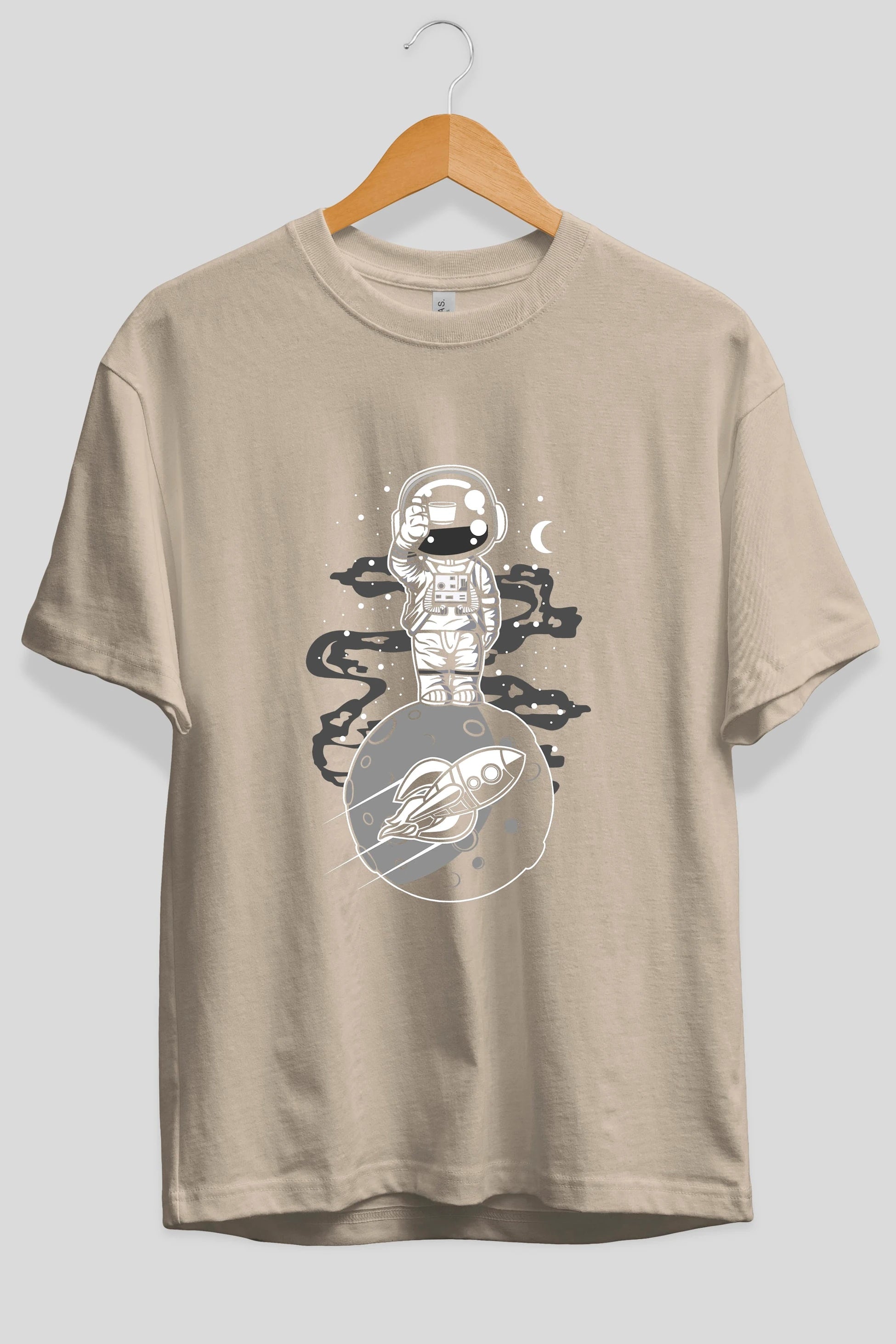 Astronaut Standing On The Moon Ön Baskılı Oversize t-shirt Erkek Kadın Unisex