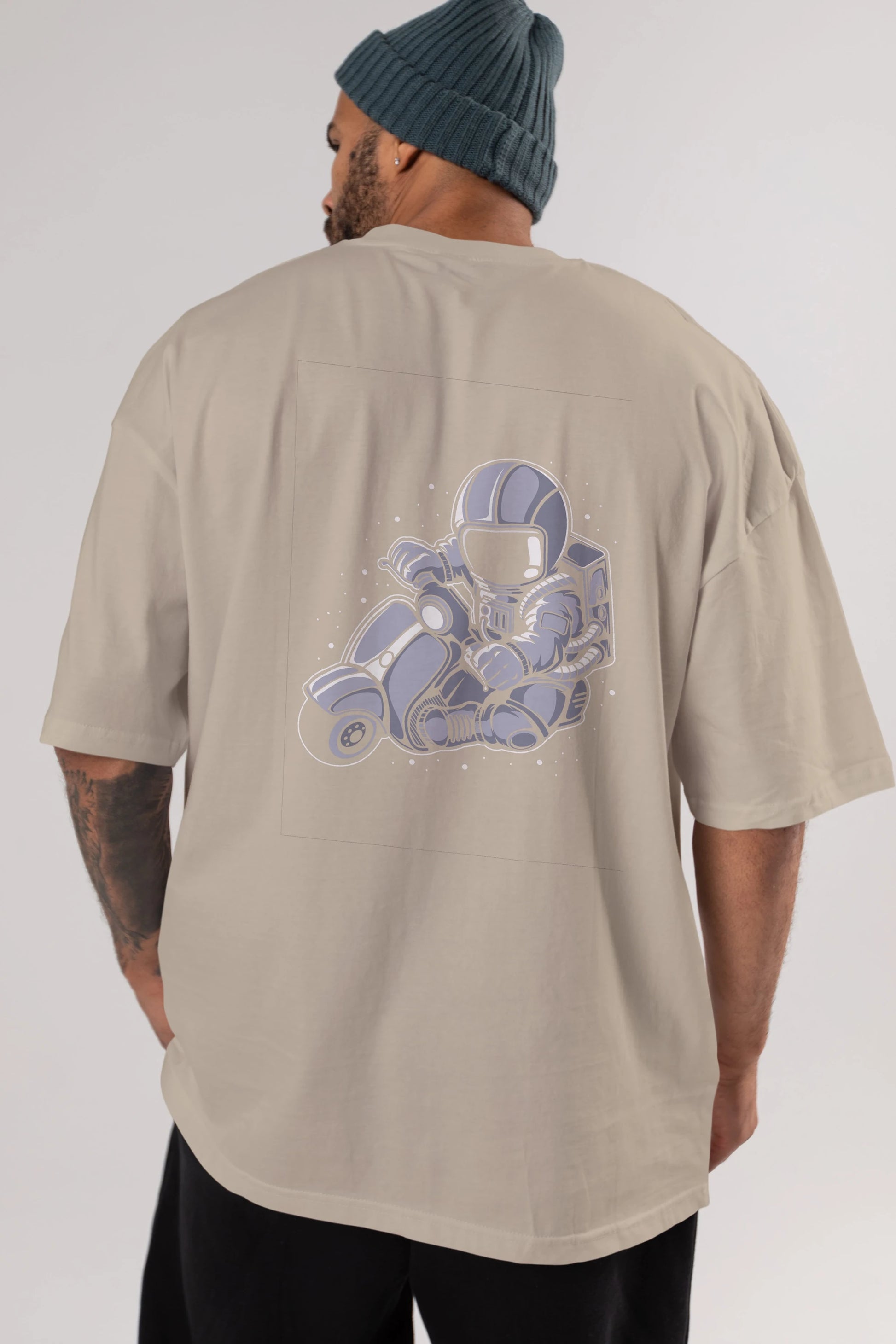 Astronaut Scooter (2) Arka Baskılı Oversize t-shirt Erkek Kadın Unisex