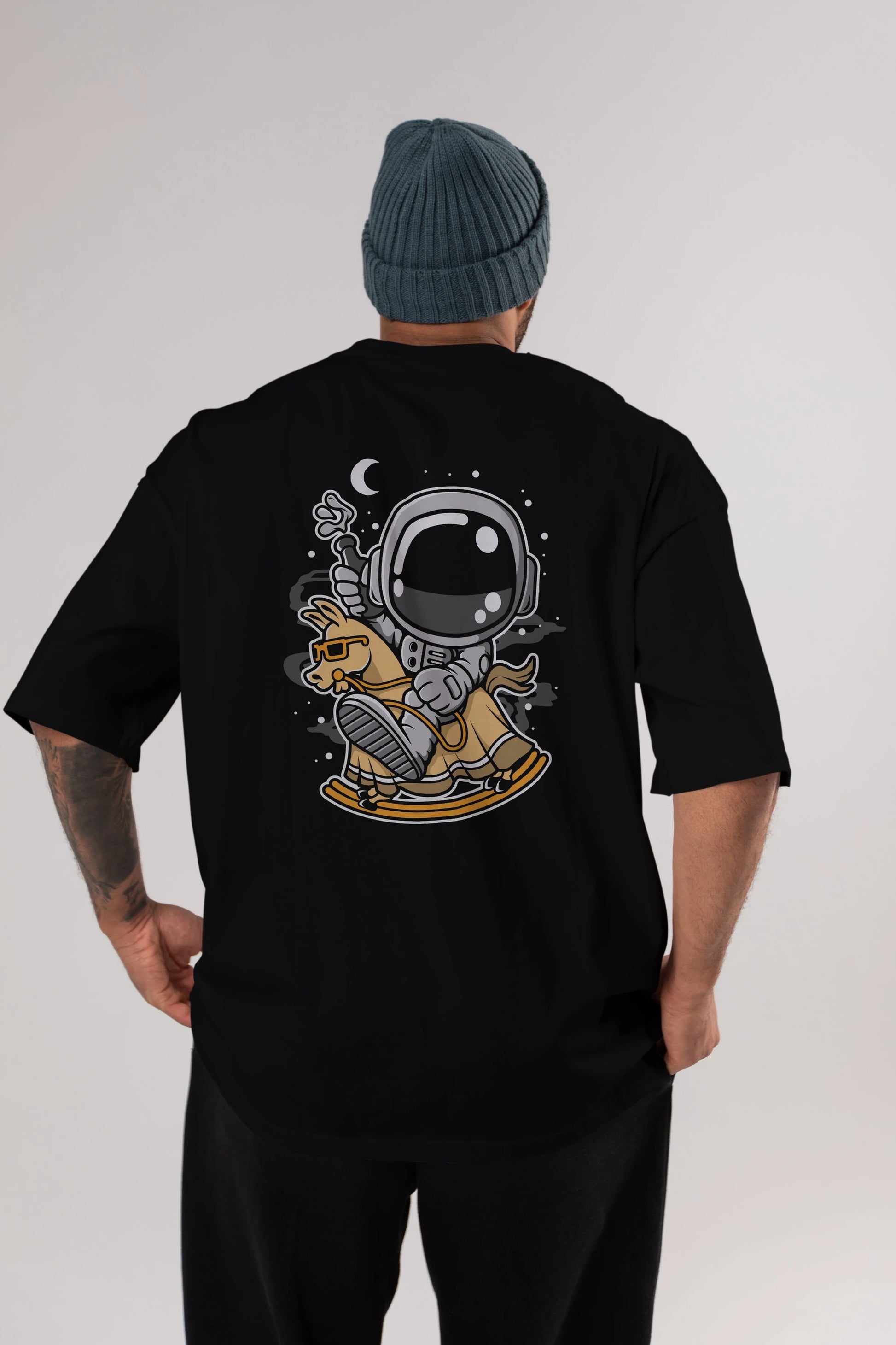 Astronaut RidingToy Horse Arka Baskılı Oversize t-shirt Erkek Kadın Unisex