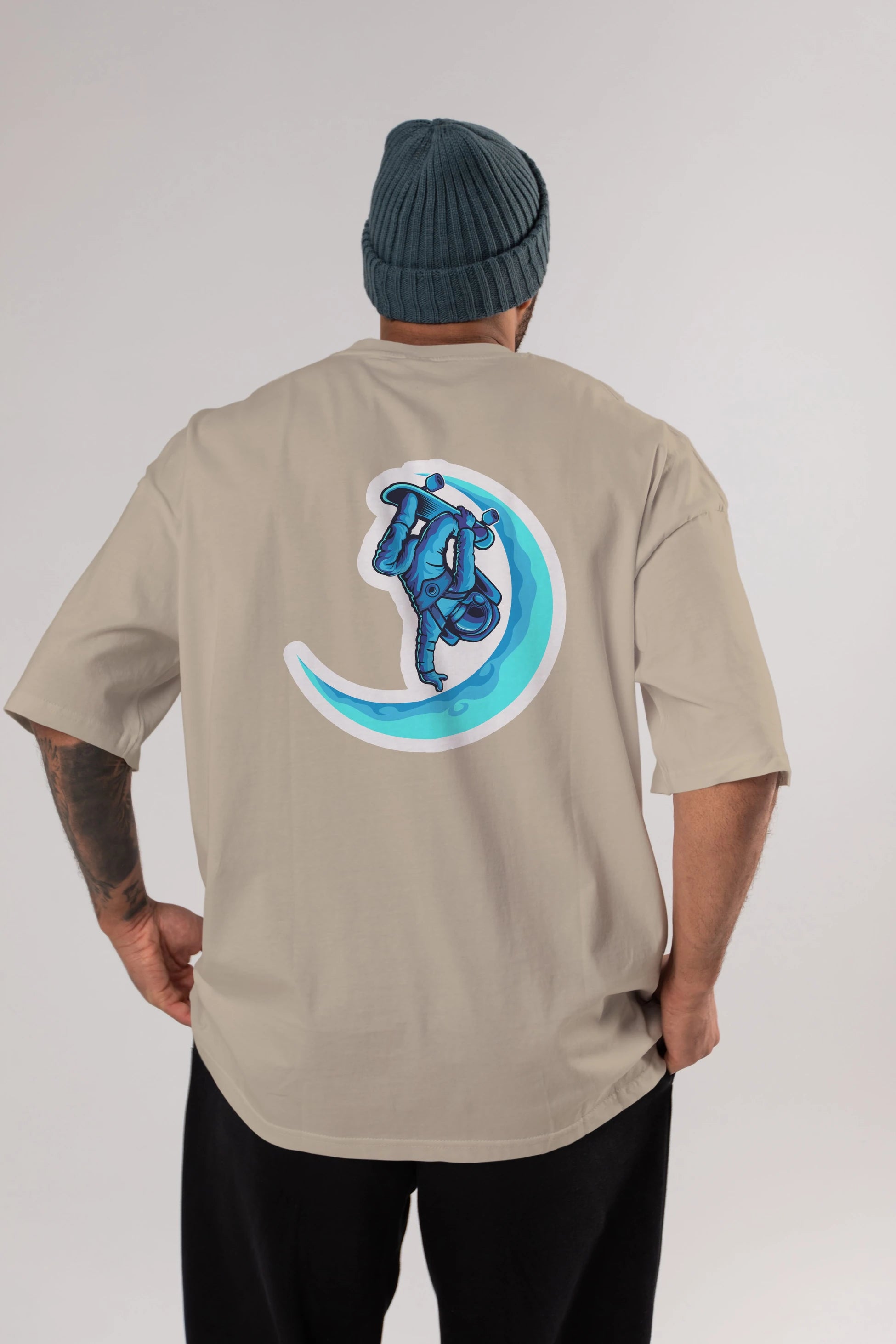 Skating on the moon sticker Arka Baskılı Oversize t-shirt Erkek Kadın Unisex
