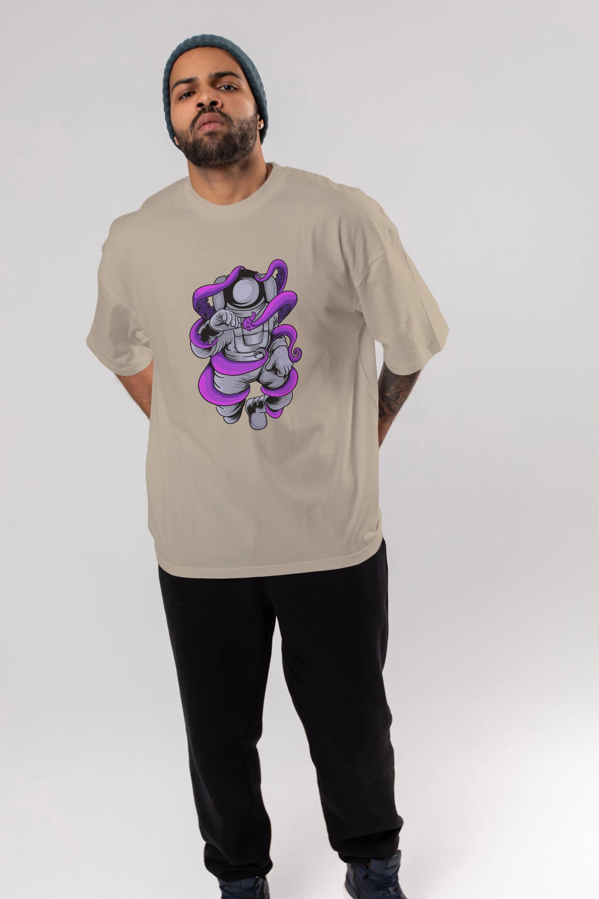 Astronaut fighting octopus Ön Baskılı Oversize t-shirt Erkek Kadın Unisex