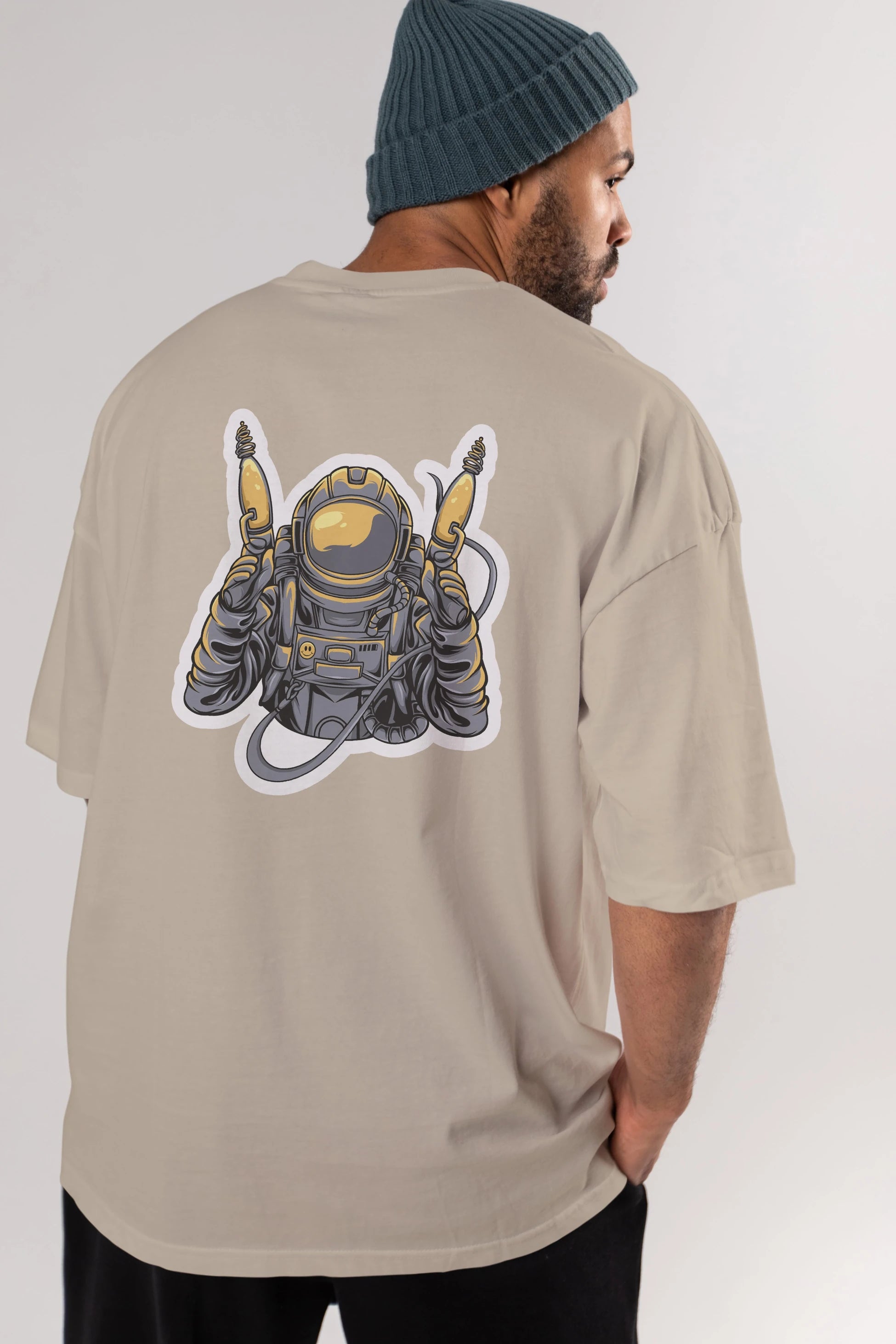 Alien Hunter Sticker Arka Baskılı Oversize t-shirt Erkek Kadın Unisex
