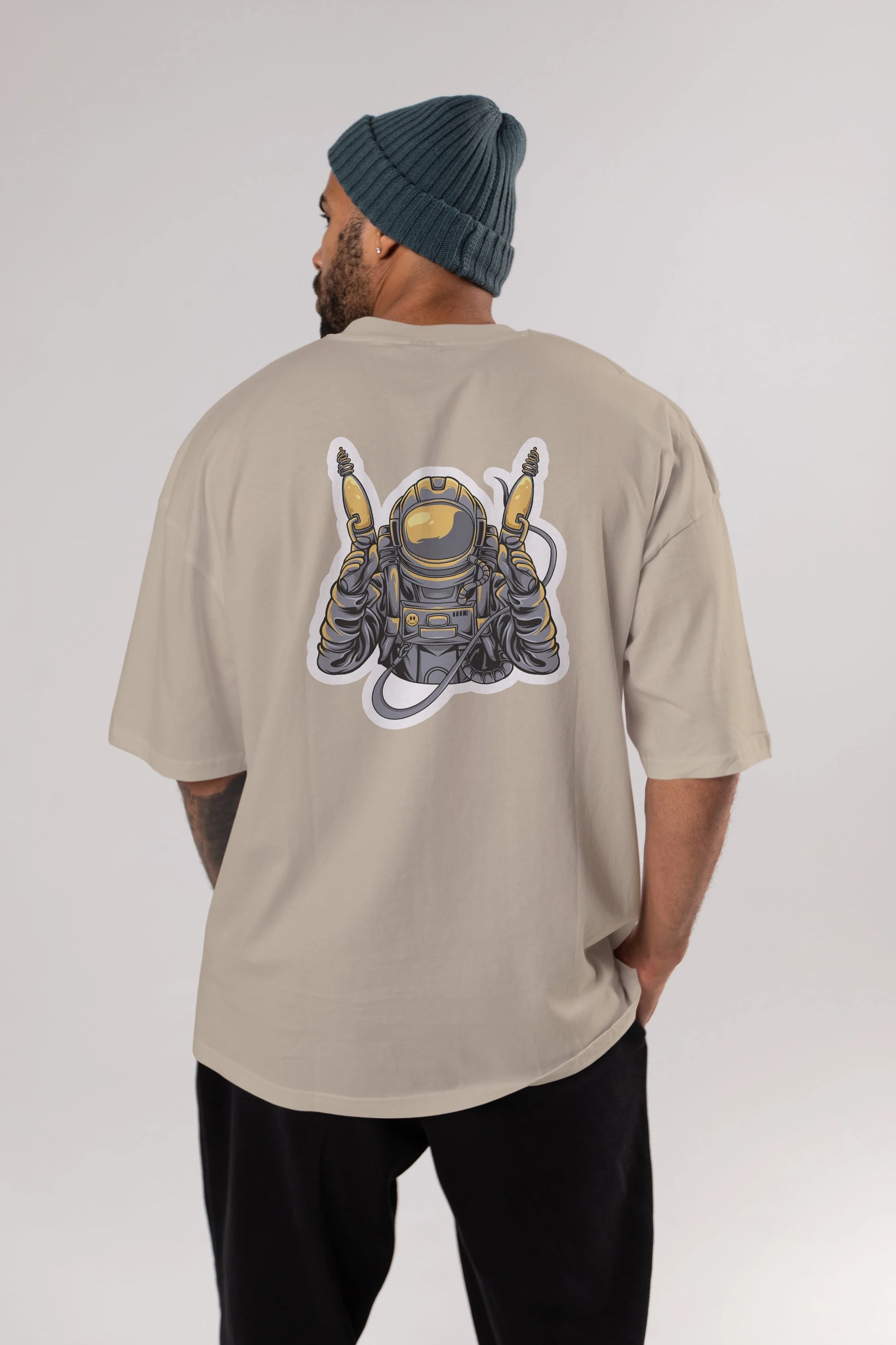 Alien Hunter Sticker Arka Baskılı Oversize t-shirt Erkek Kadın Unisex