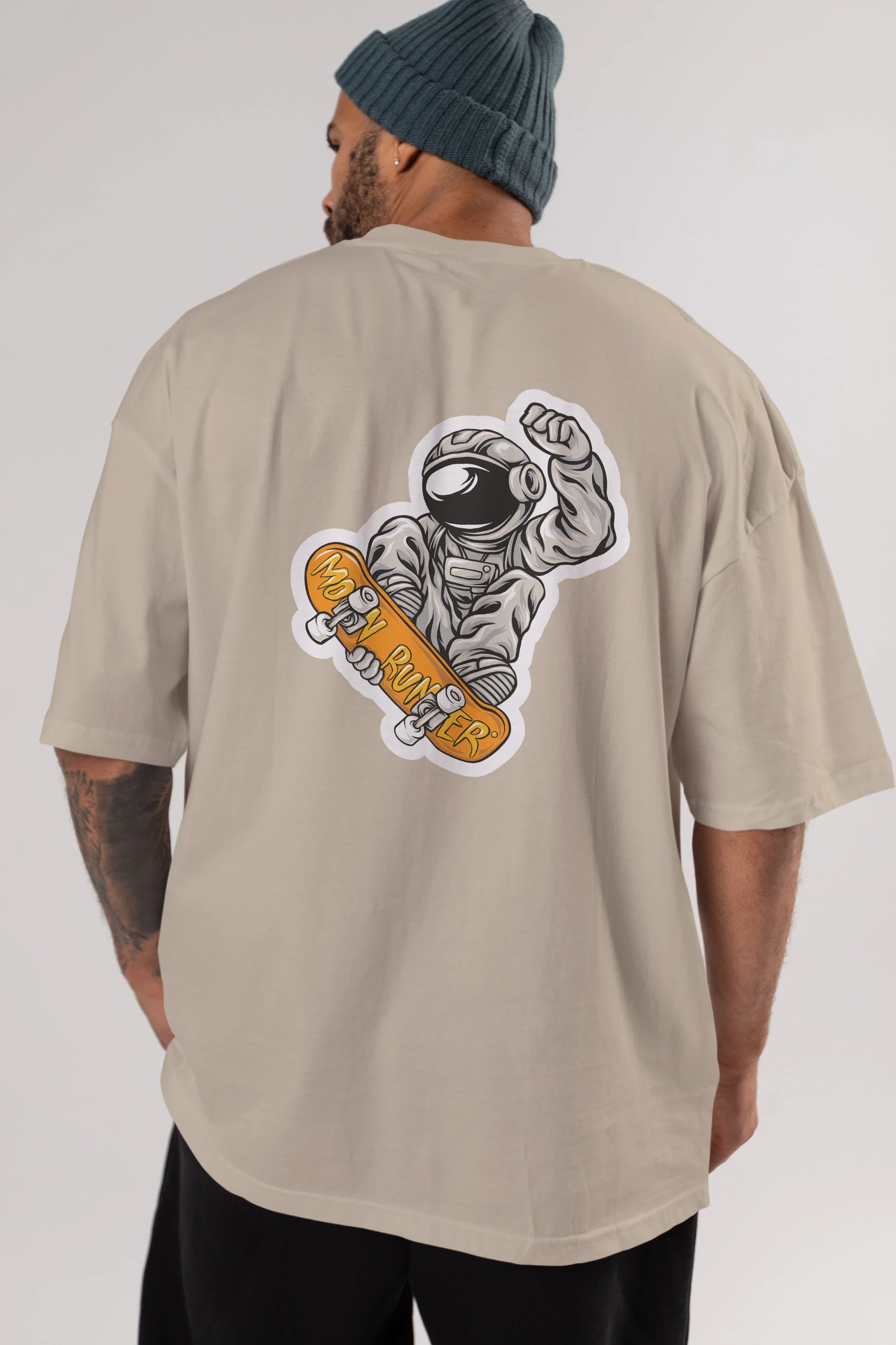 Moon Runner Sticker Arka Baskılı Oversize t-shirt Erkek Kadın Unisex