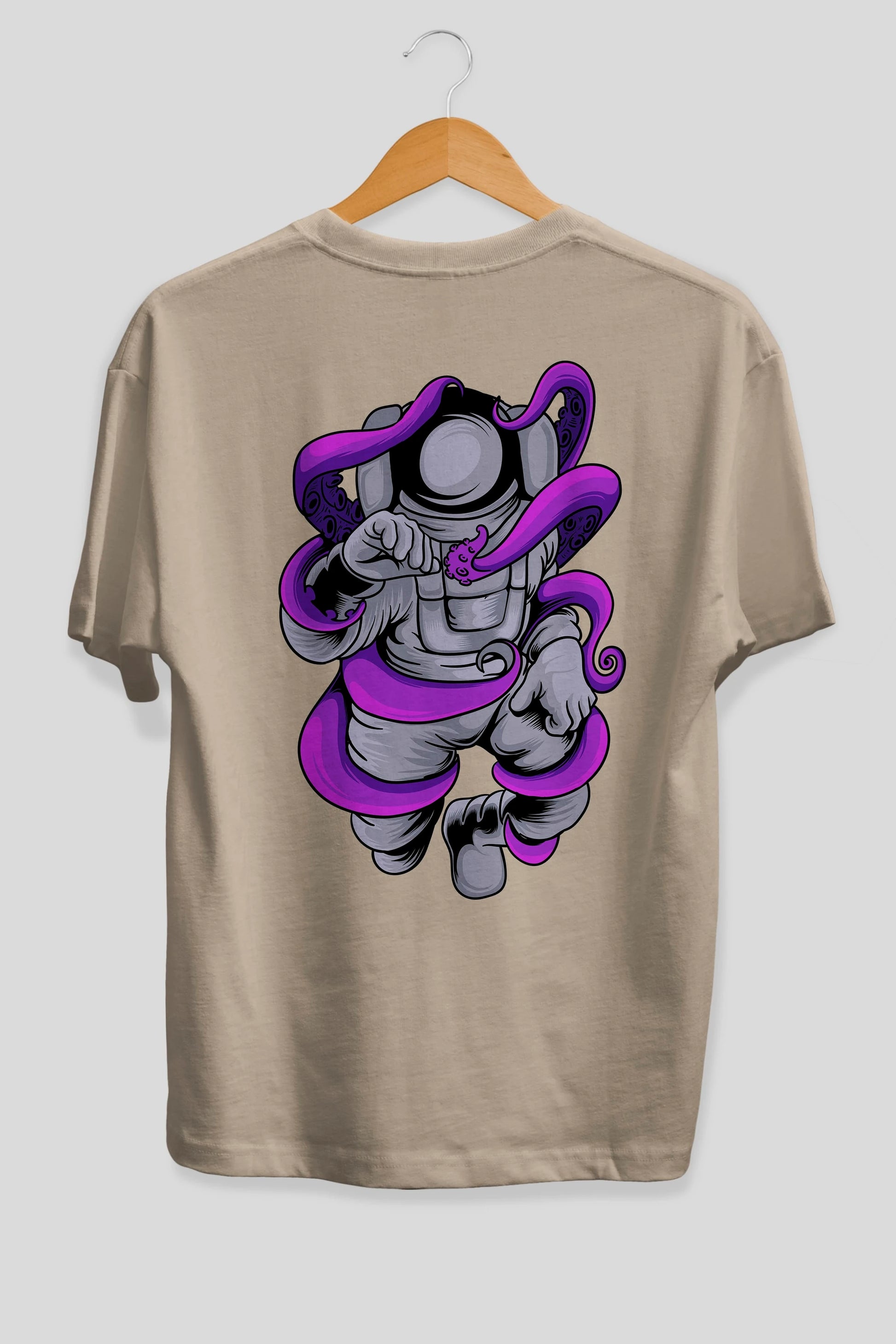 Astronaut fighting octopus Arka Baskılı Oversize t-shirt Erkek Kadın Unisex