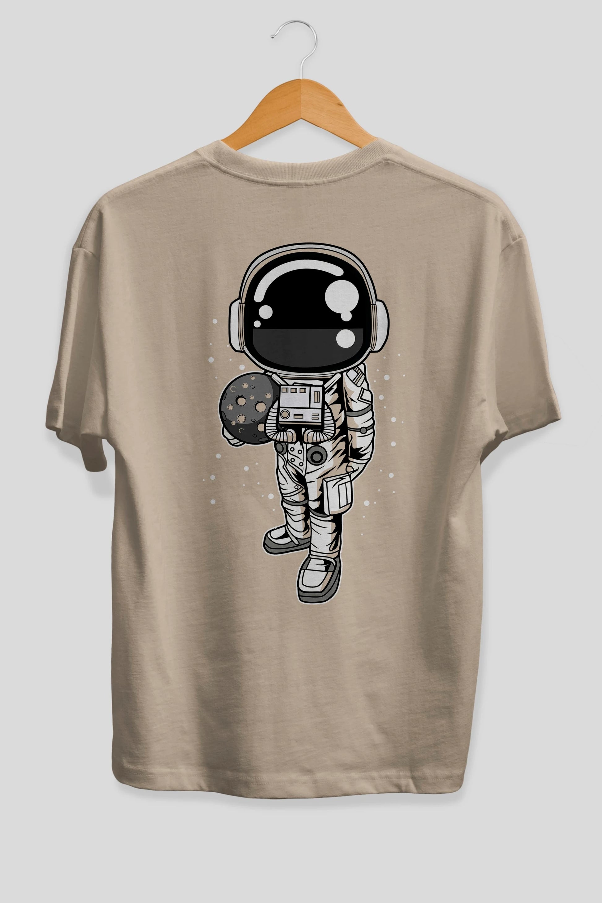 Astronaut Holding The Moon Arka Baskılı Oversize t-shirt Erkek Kadın Unisex