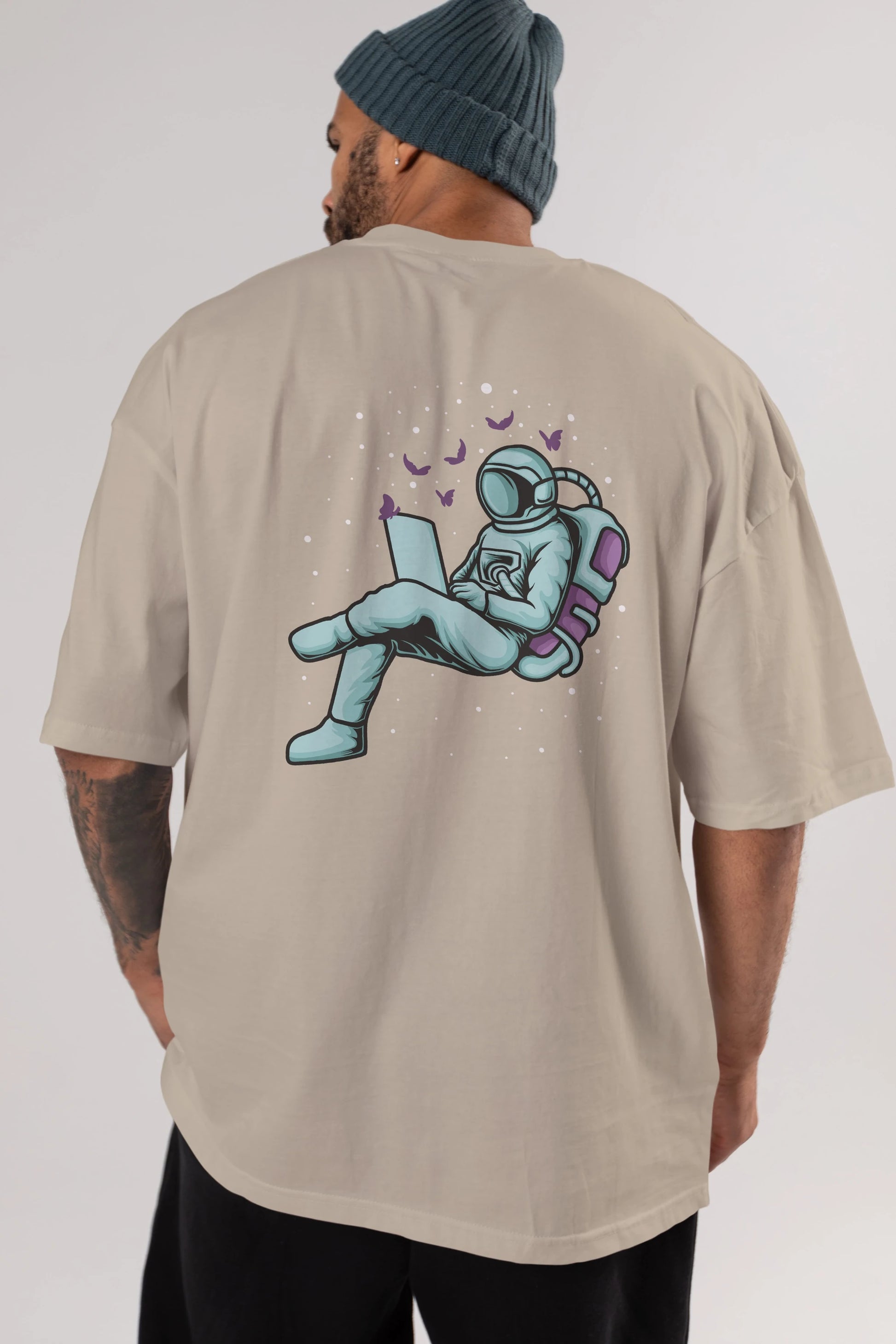 Work with Butterflies in Space Arka Baskılı Oversize t-shirt Erkek Kadın Unisex