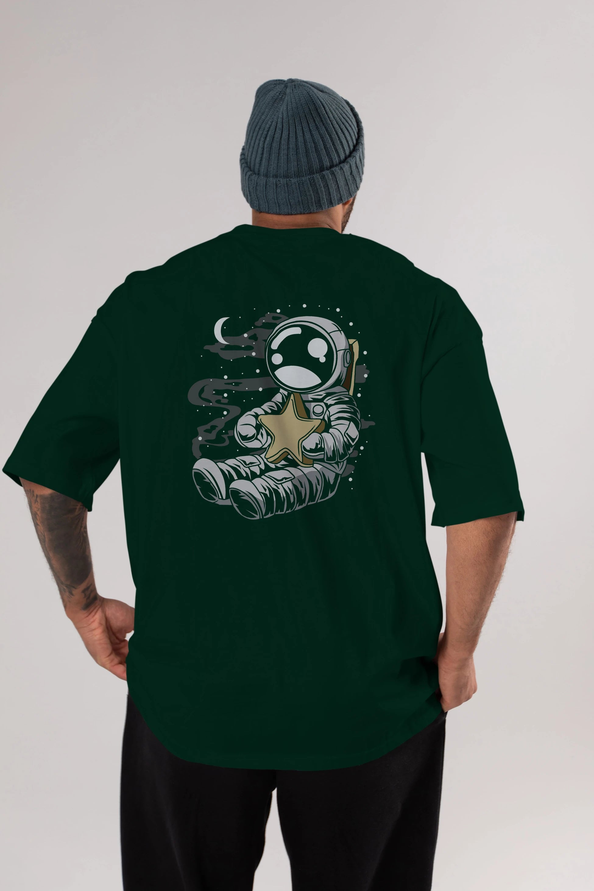 Astronaut Holding The Star Arka Baskılı Oversize t-shirt Erkek Kadın Unisex