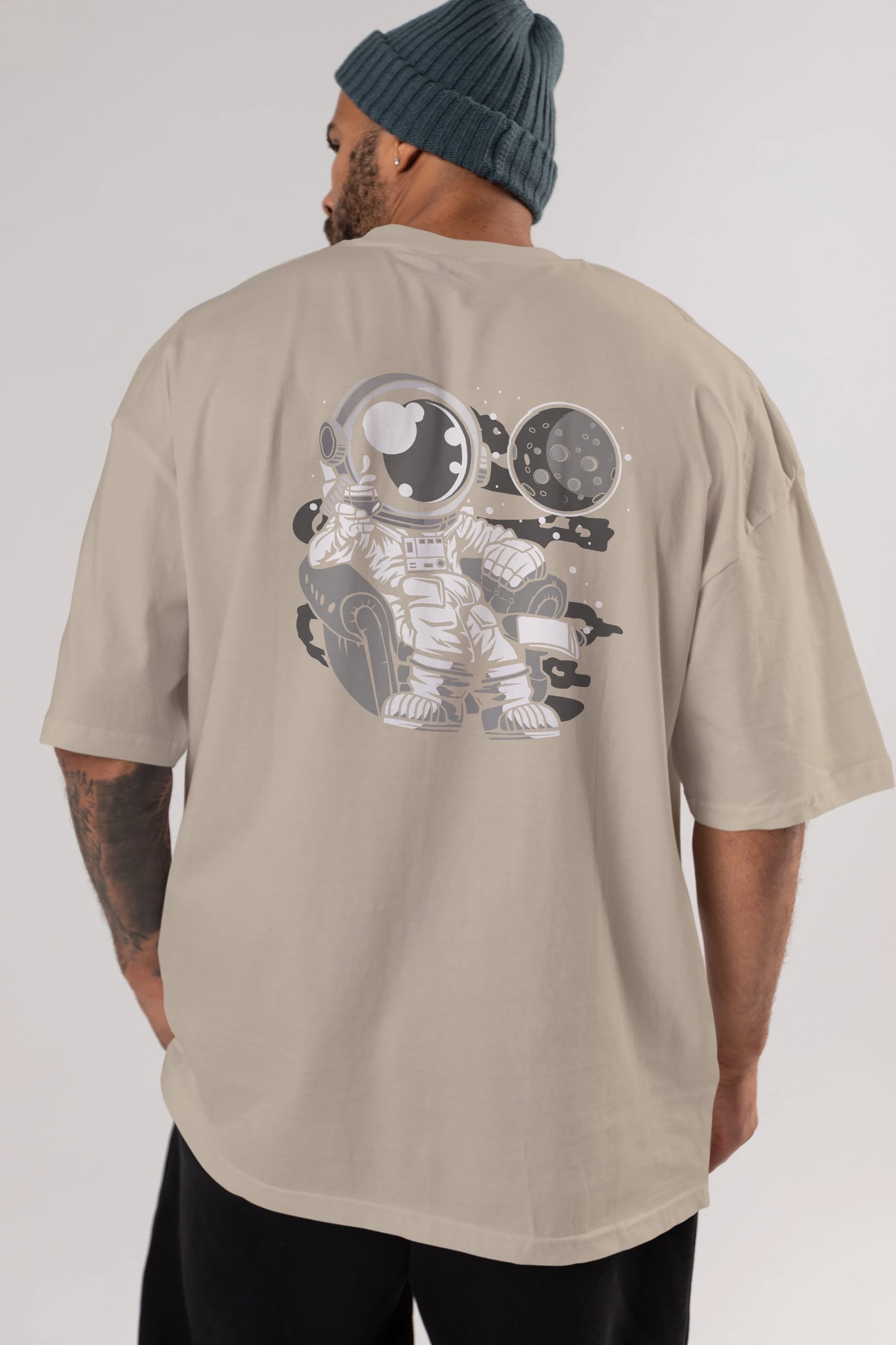 Astronaut Drinking And Relax Arka Baskılı Oversize t-shirt Erkek Kadın Unisex