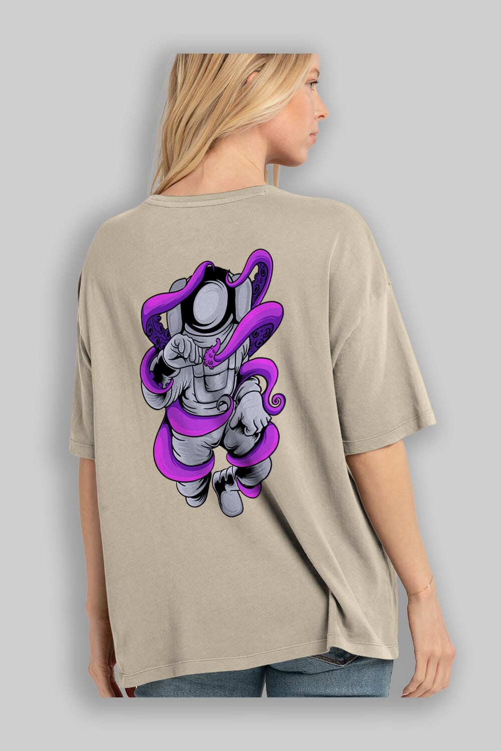 Astronaut fighting octopus Arka Baskılı Oversize t-shirt Erkek Kadın Unisex