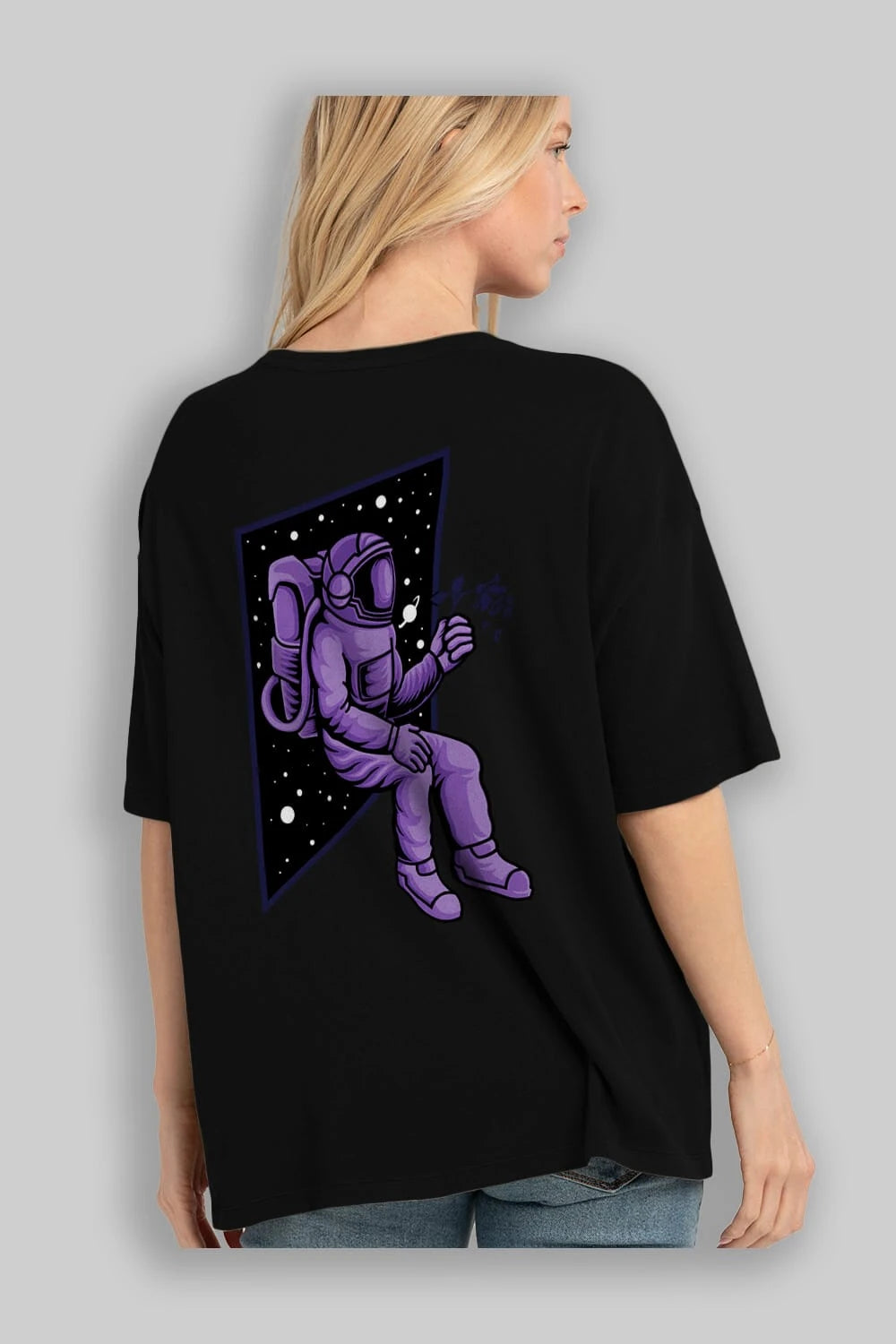 Astronaut holding black rose Arka Baskılı Oversize t-shirt Erkek Kadın Unisex