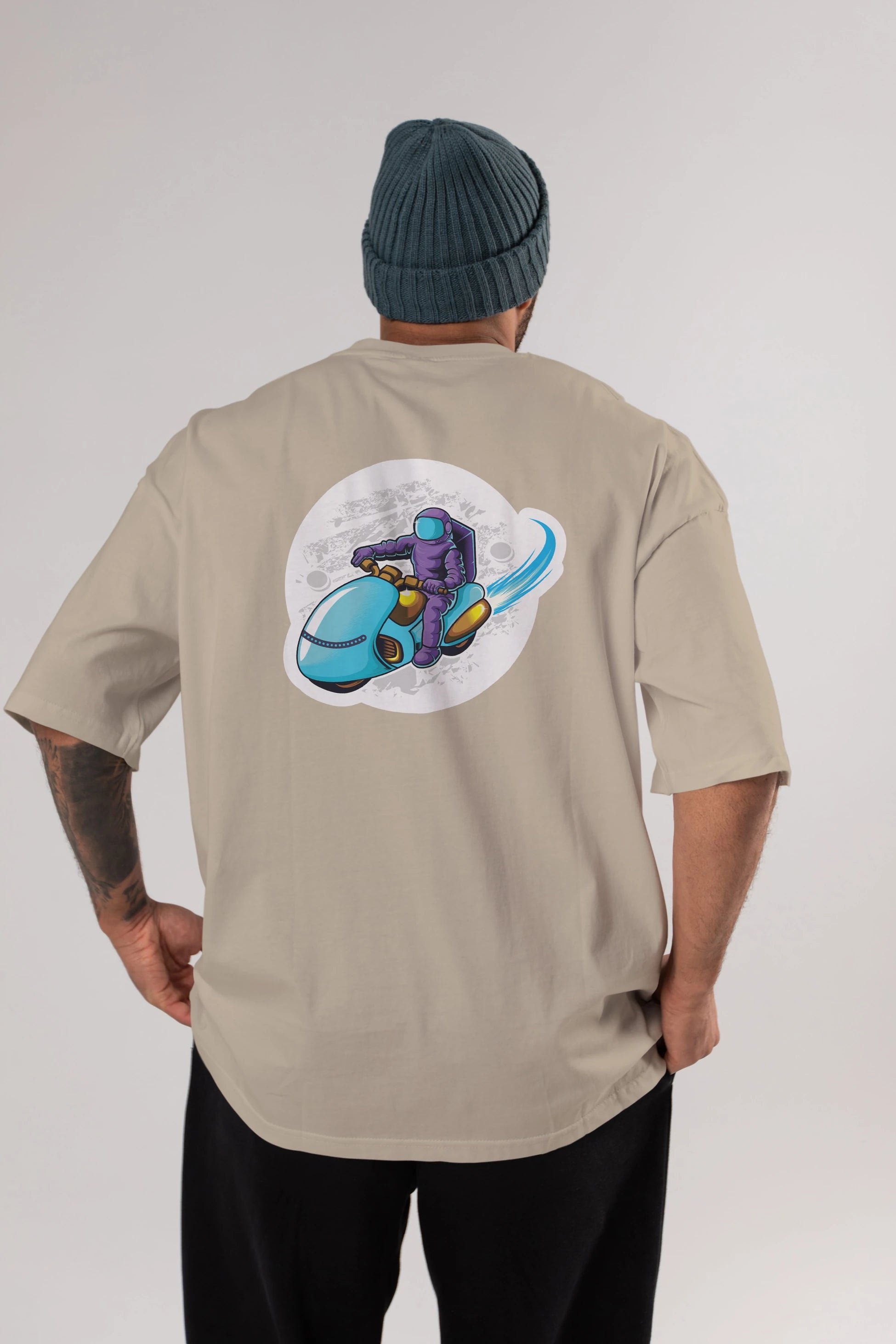 Astrorider in Space Sticker Arka Baskılı Oversize t-shirt Erkek Kadın Unisex