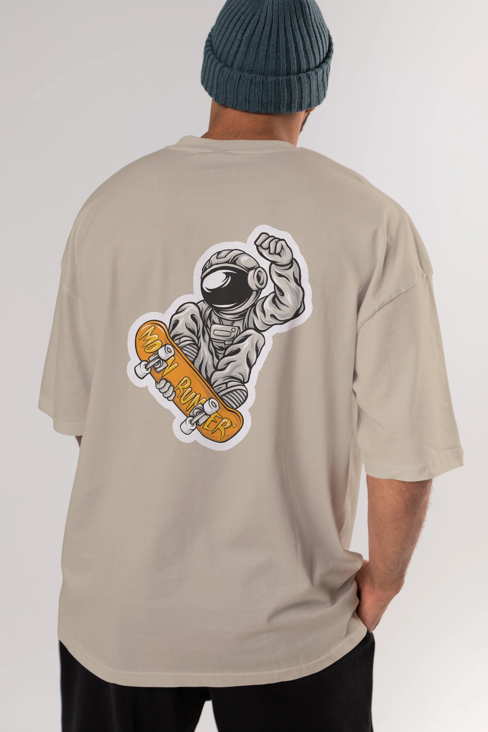 Moon Runner Sticker Arka Baskılı Oversize t-shirt Erkek Kadın Unisex